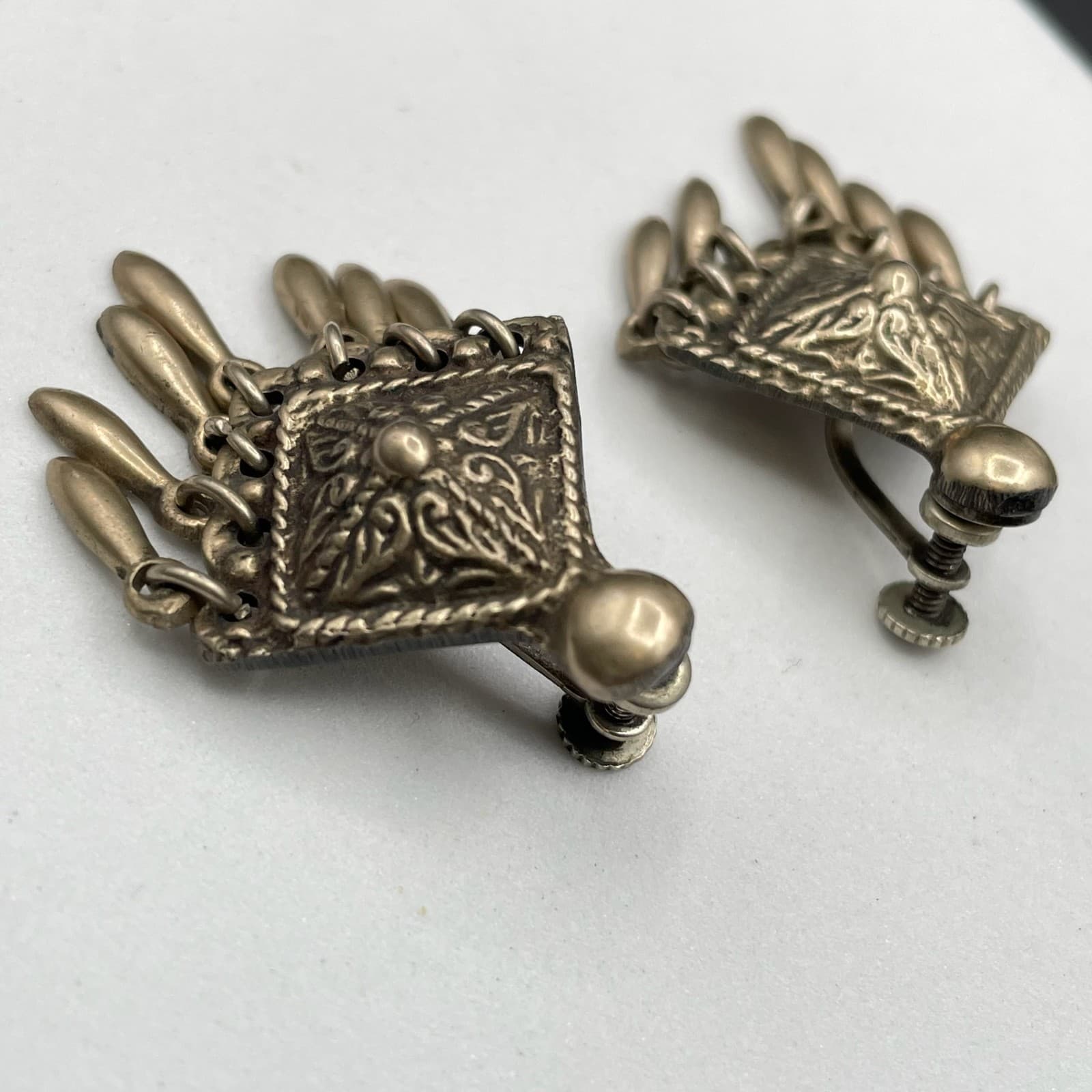 Vintage Brass-Tone Tribal Filigree Art Fringe Hem Dangle Screw Back Earrings - Thumbnail 7