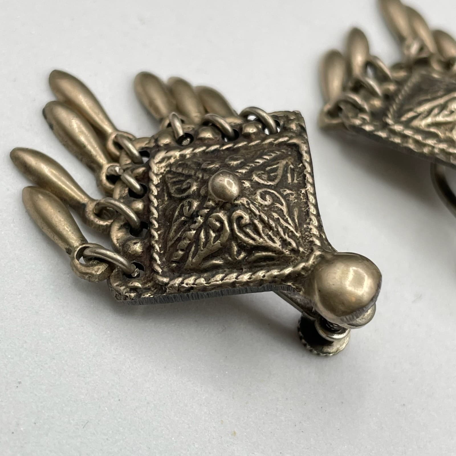 Vintage Brass-Tone Tribal Filigree Art Fringe Hem Dangle Screw Back Earrings - Thumbnail 8