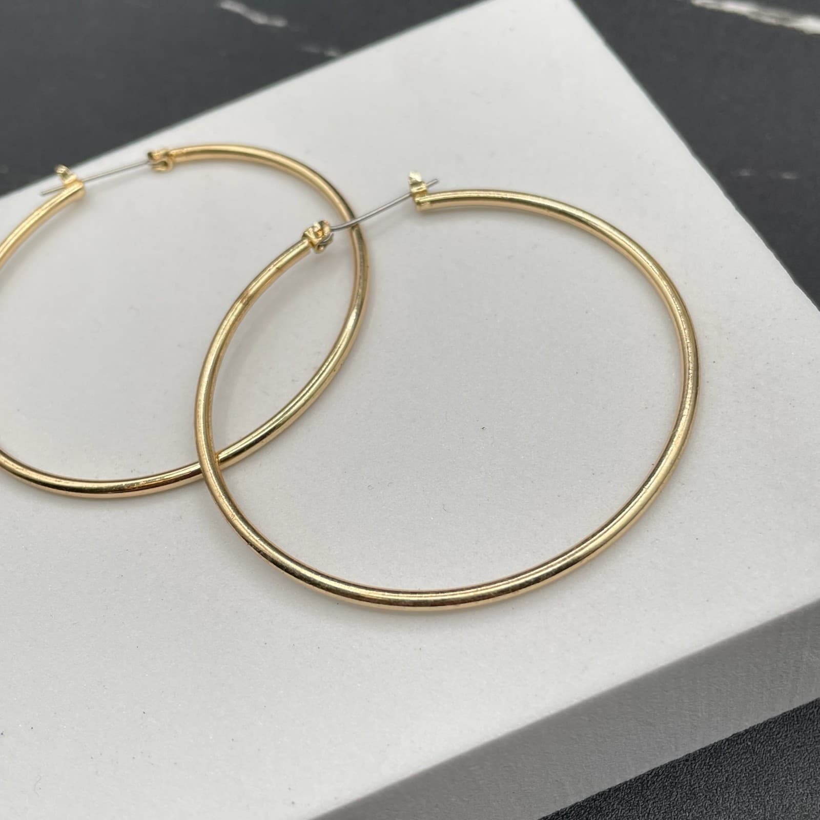 Vintage Gold-Tone Classic Retro Fashion Thin Single Hoop Latch Back Earrings - Thumbnail 5