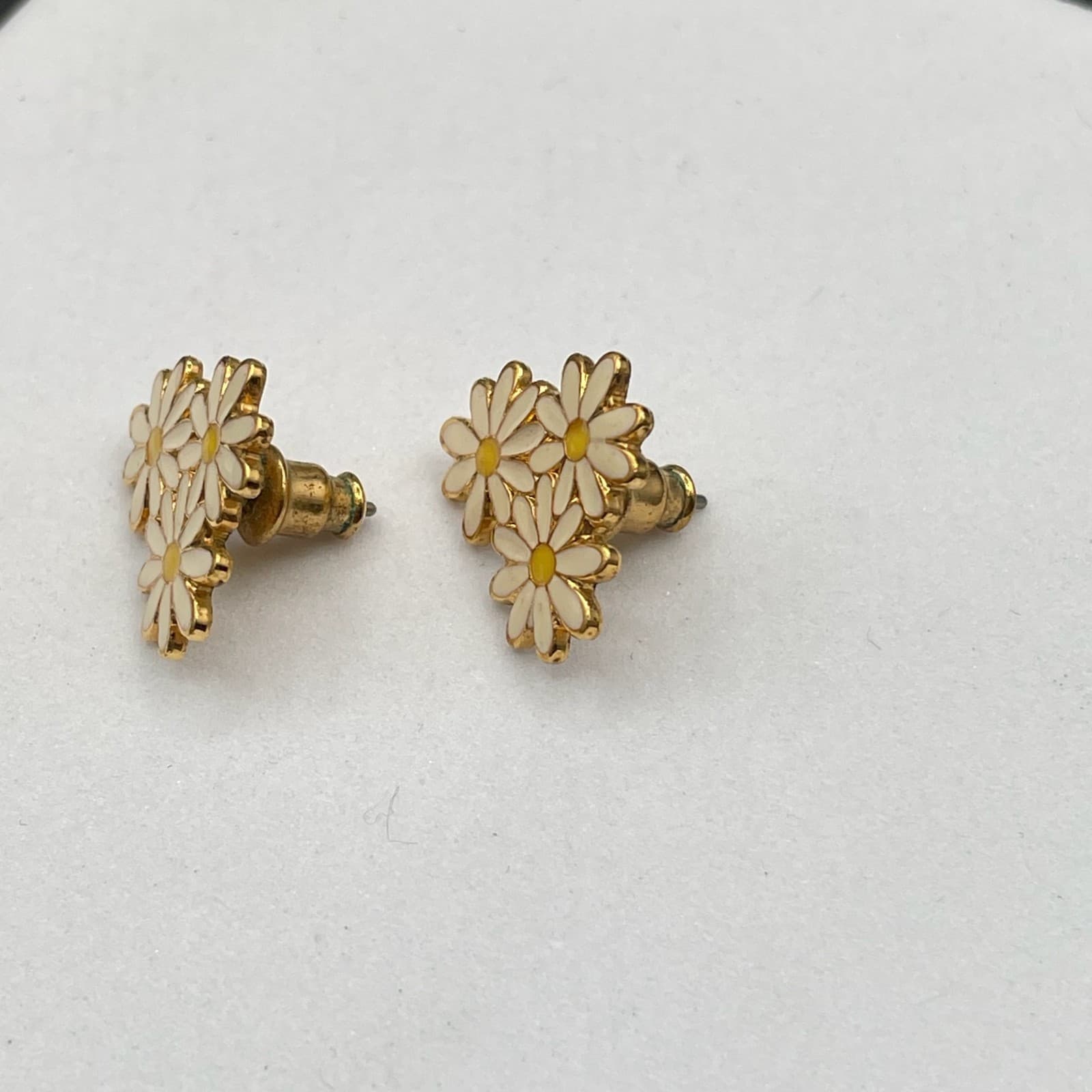 Contemporary Gold-Tone White Triple Marguerite Pistils Daisy Stud Post Earrings - Thumbnail 7