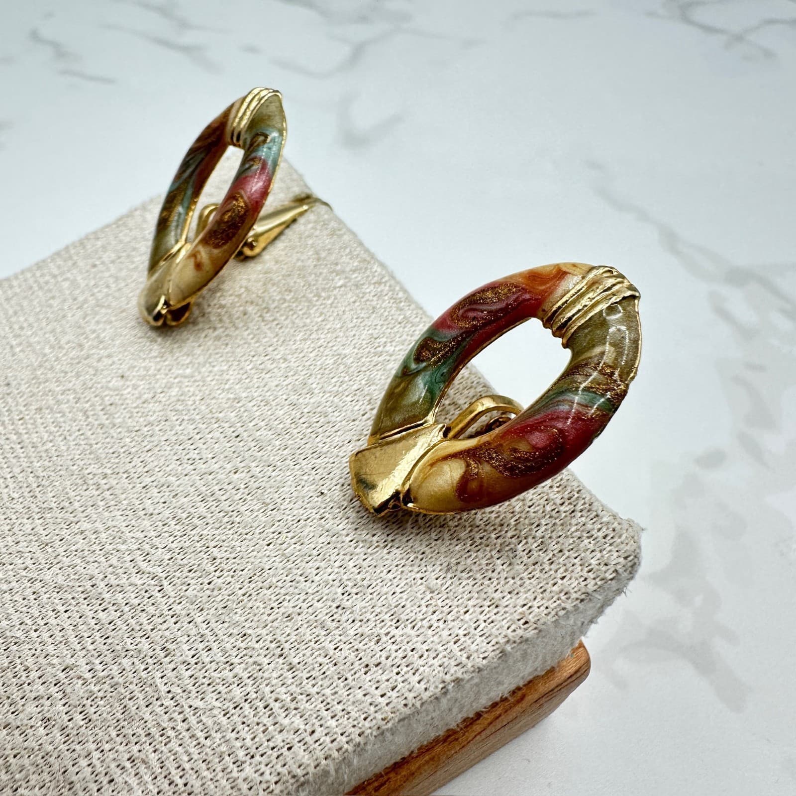 Vintage Gold-Tone Oval Shaped Marbled Enamel Stud Clip-On Earning USA Made - Thumbnail 3