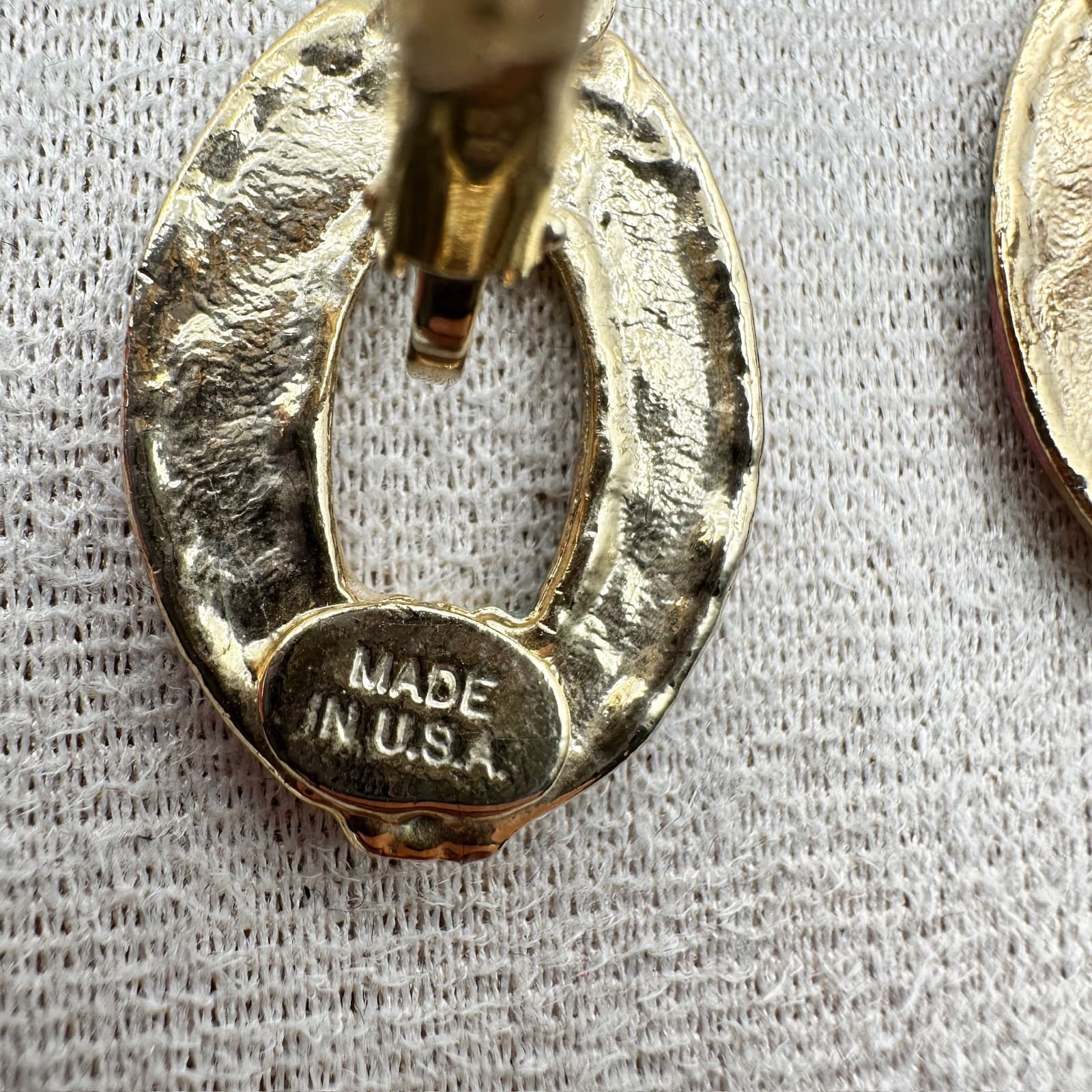 Vintage Gold-Tone Oval Shaped Marbled Enamel Stud Clip-On Earning USA Made - Thumbnail 5