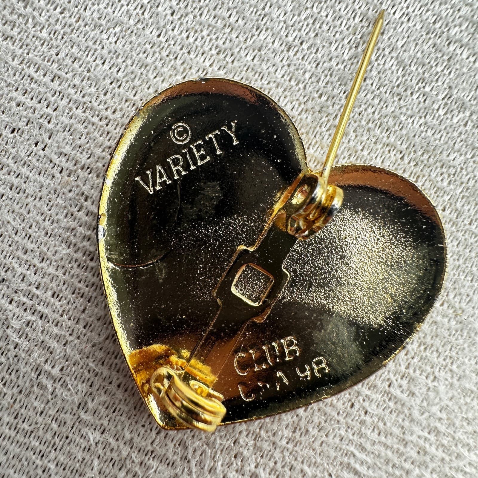 Vintage Variety Club USA 98 Gold-Toned Engraved Rainbow Heart Lapel Pin Badge - Thumbnail 5