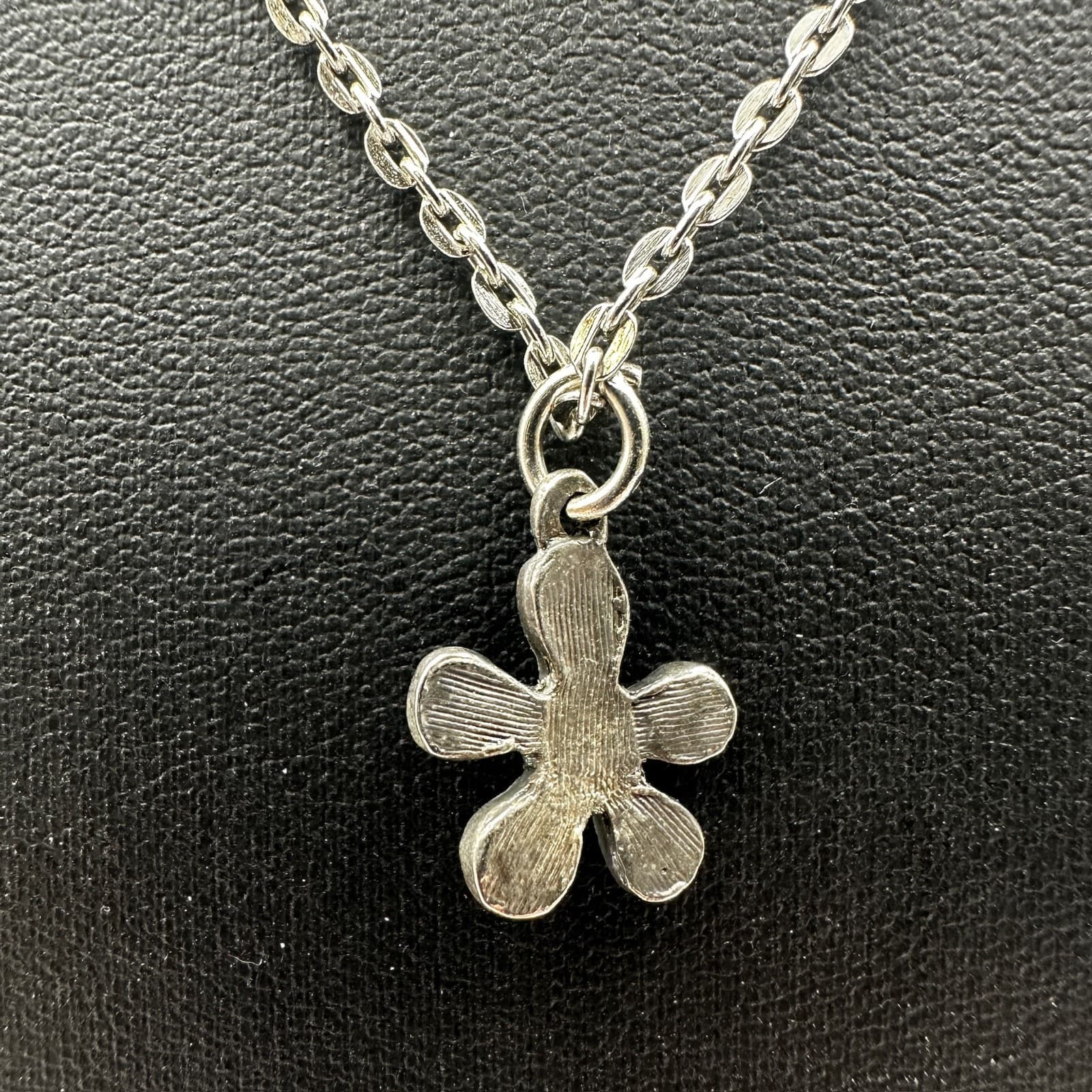 Vintage Green Enamel Flower Pendant Necklace Silver Tone Dainty Jewelry - Thumbnail 3