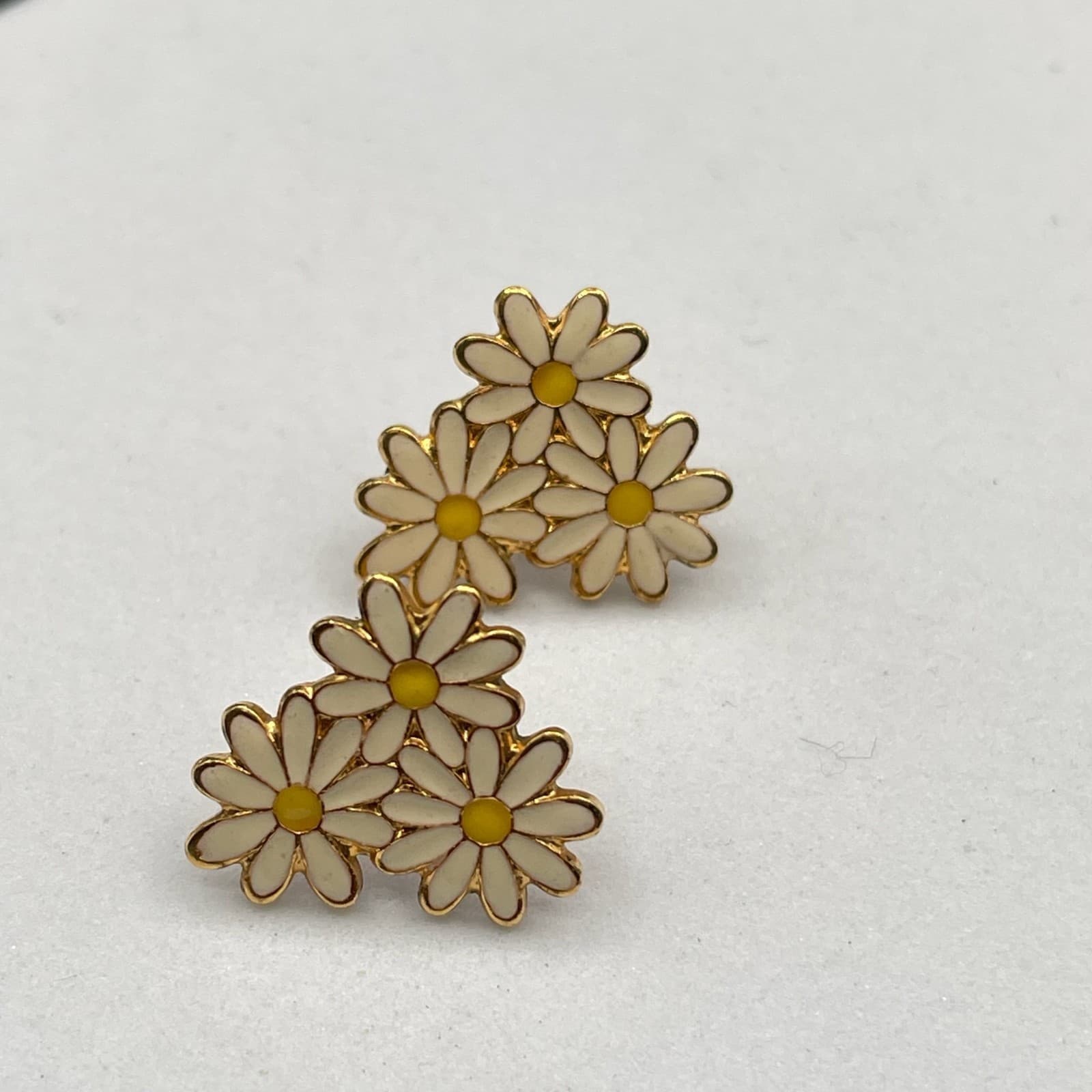 Contemporary Gold-Tone White Triple Marguerite Pistils Daisy Stud Post Earrings - Thumbnail 2