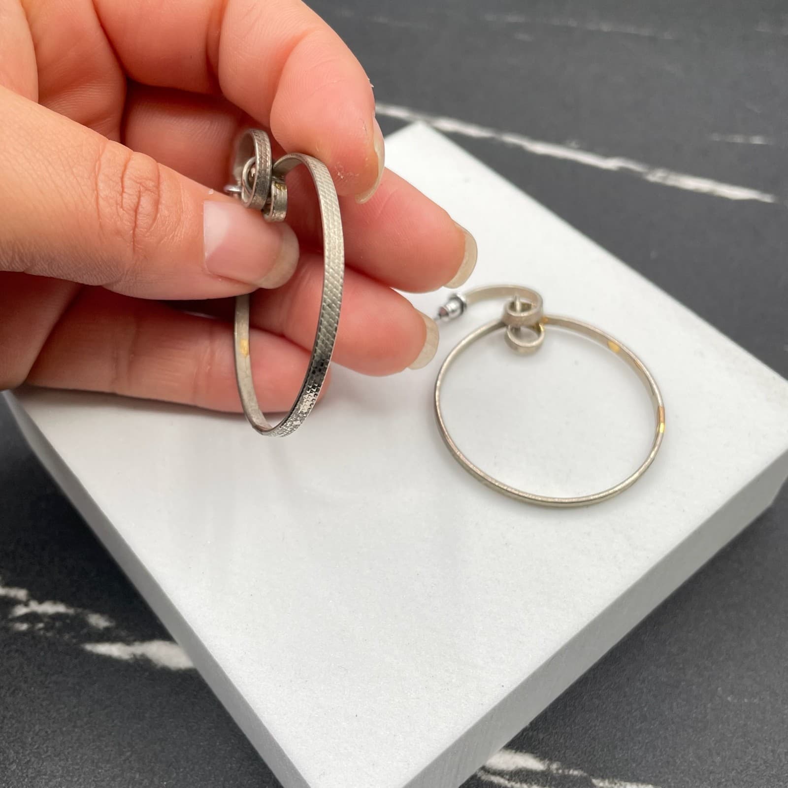 Contemporary Silver-Tone Classic Pebbled Multi-Link Geometric Hoop Drop Earrings - Thumbnail 6