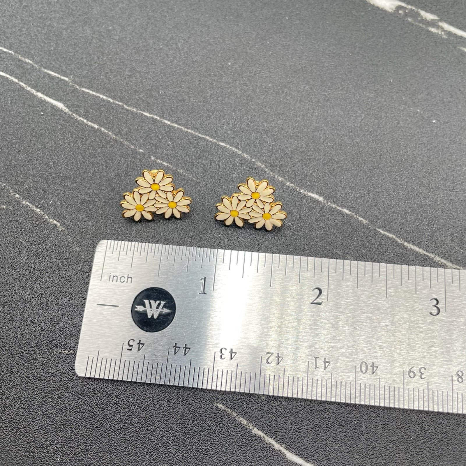 Contemporary Gold-Tone White Triple Marguerite Pistils Daisy Stud Post Earrings - Thumbnail 9
