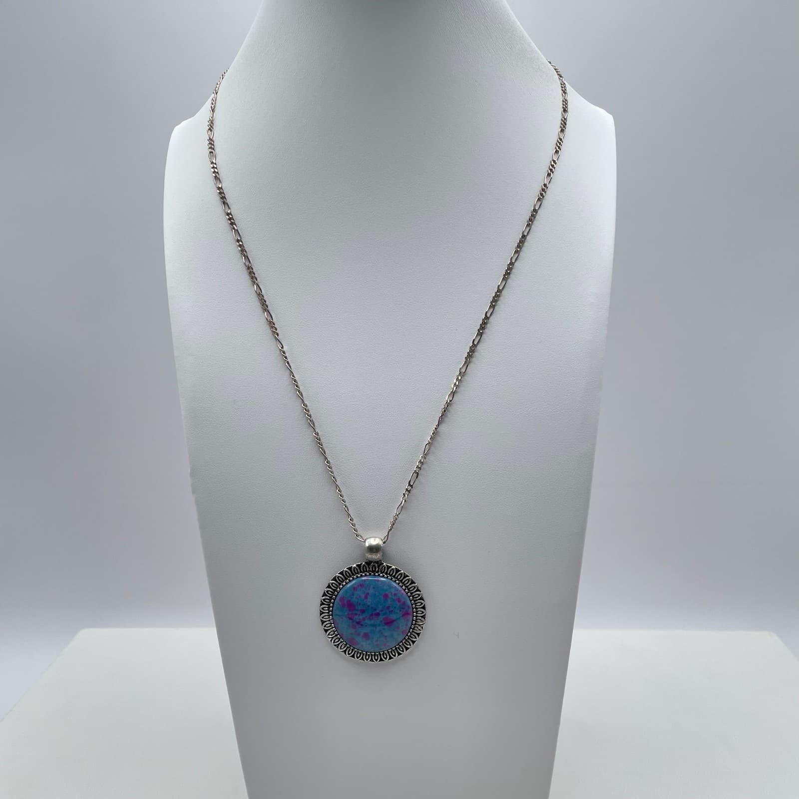 Vintage Y2K Silver Tone Necklace Blue & Pink Splatter Paint Pendant Figaro Chain - Image 1