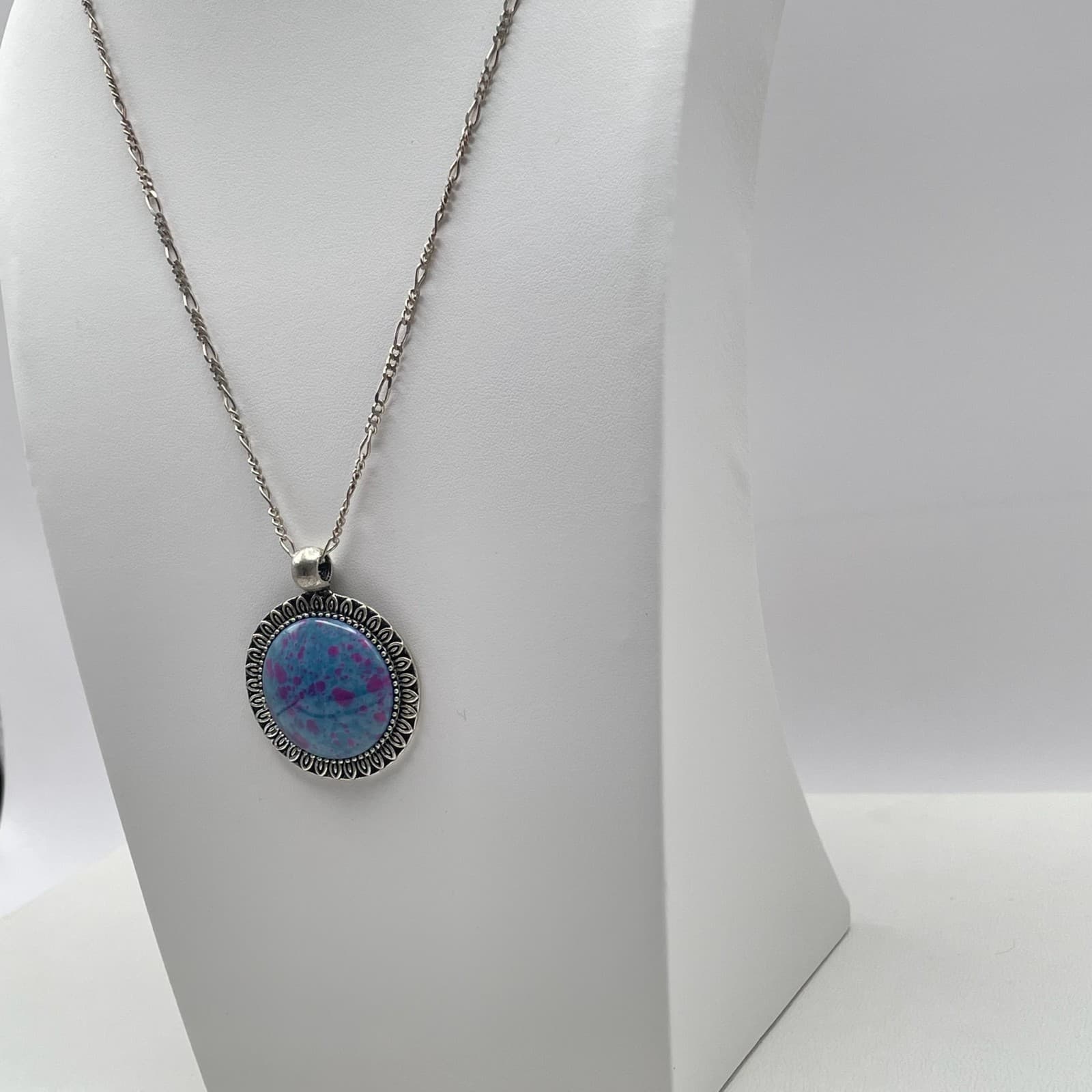 Vintage Y2K Silver Tone Necklace Blue & Pink Splatter Paint Pendant Figaro Chain - Thumbnail 8