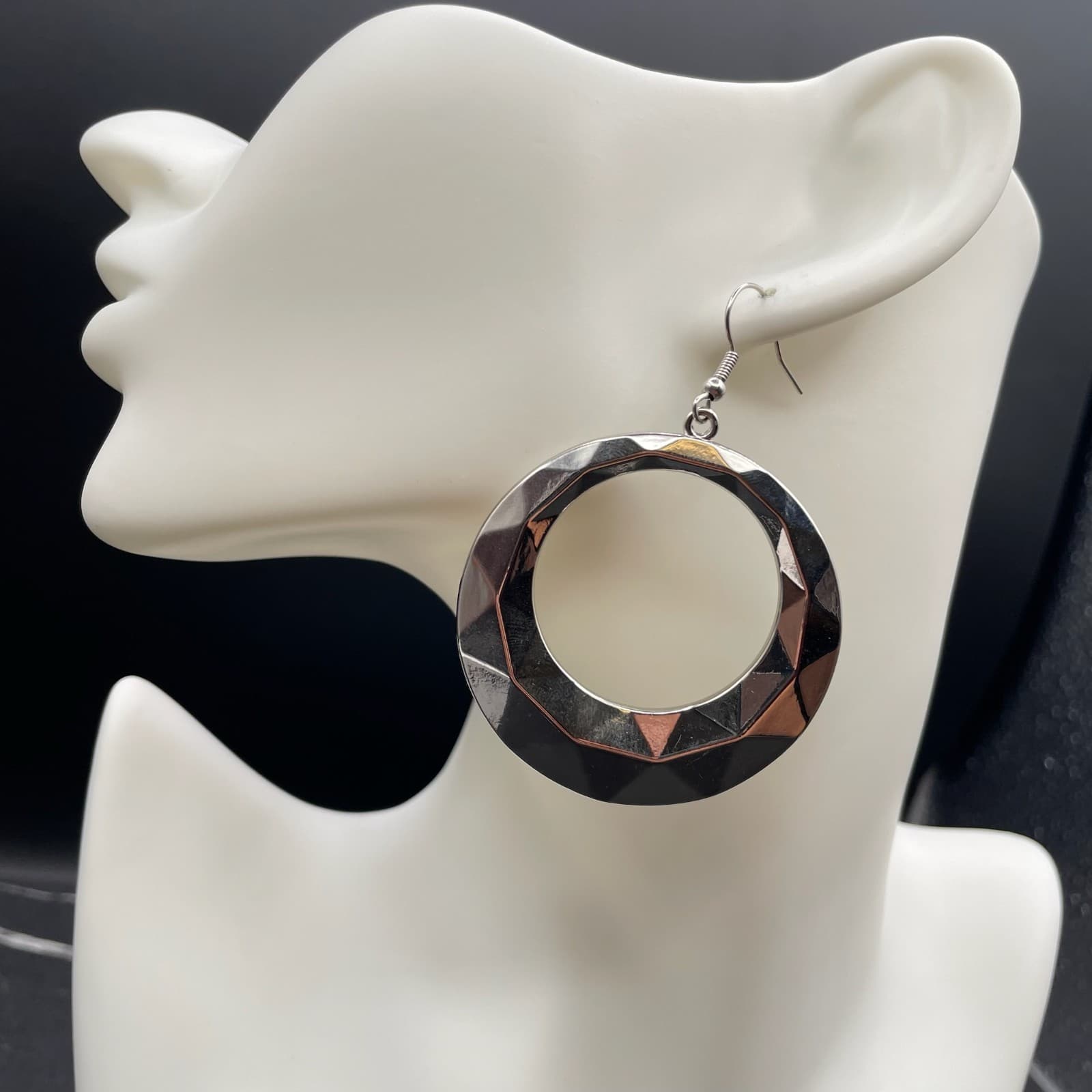 Silver-Tone Classic Fashion Geometric Stippled Faceted Hoop French Hook Earrings - Image 1