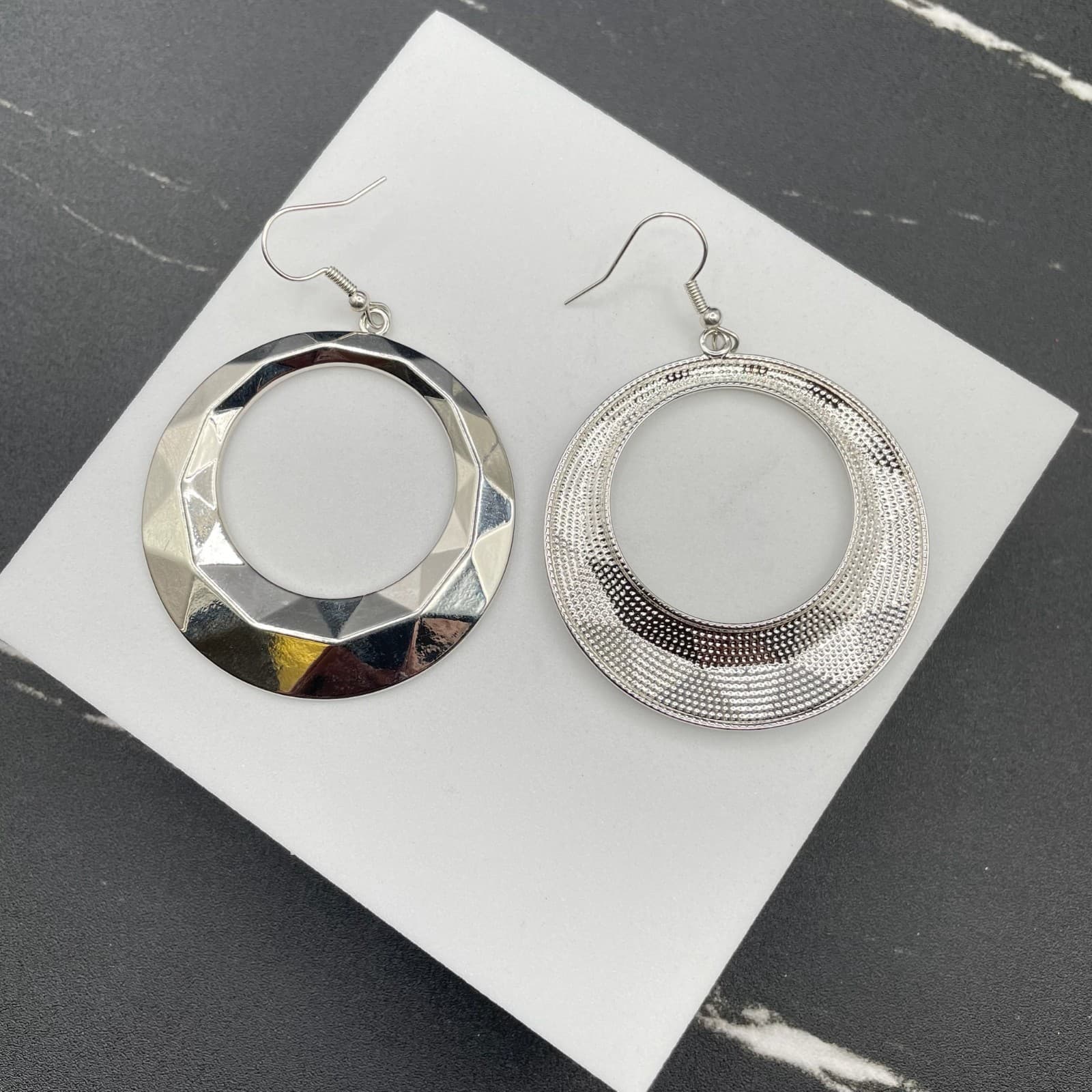 Silver-Tone Classic Fashion Geometric Stippled Faceted Hoop French Hook Earrings - Thumbnail 2