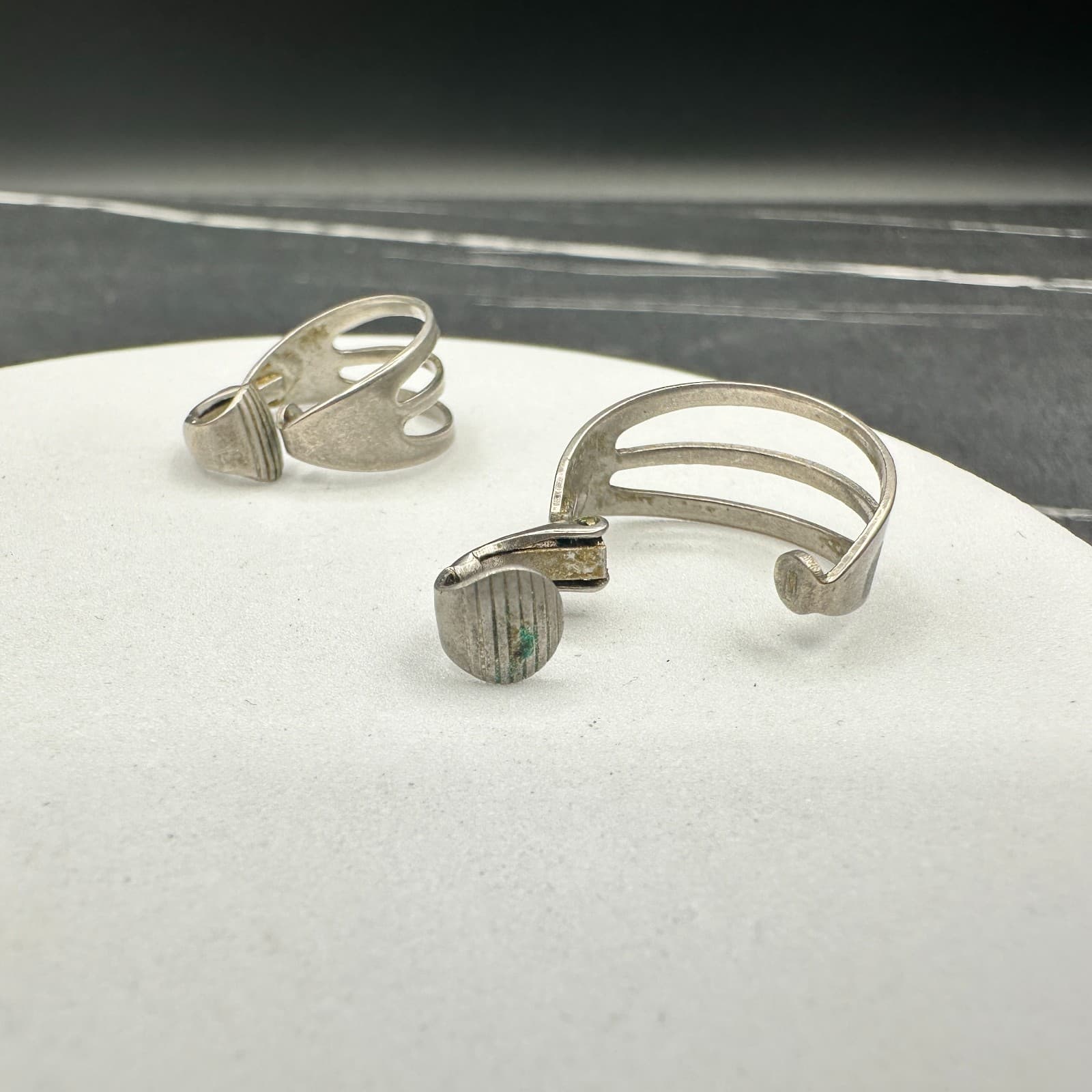 Vintage Silver-Tone Geometric Clip-On Earrings Retro Cage Open Band Style - Thumbnail 7