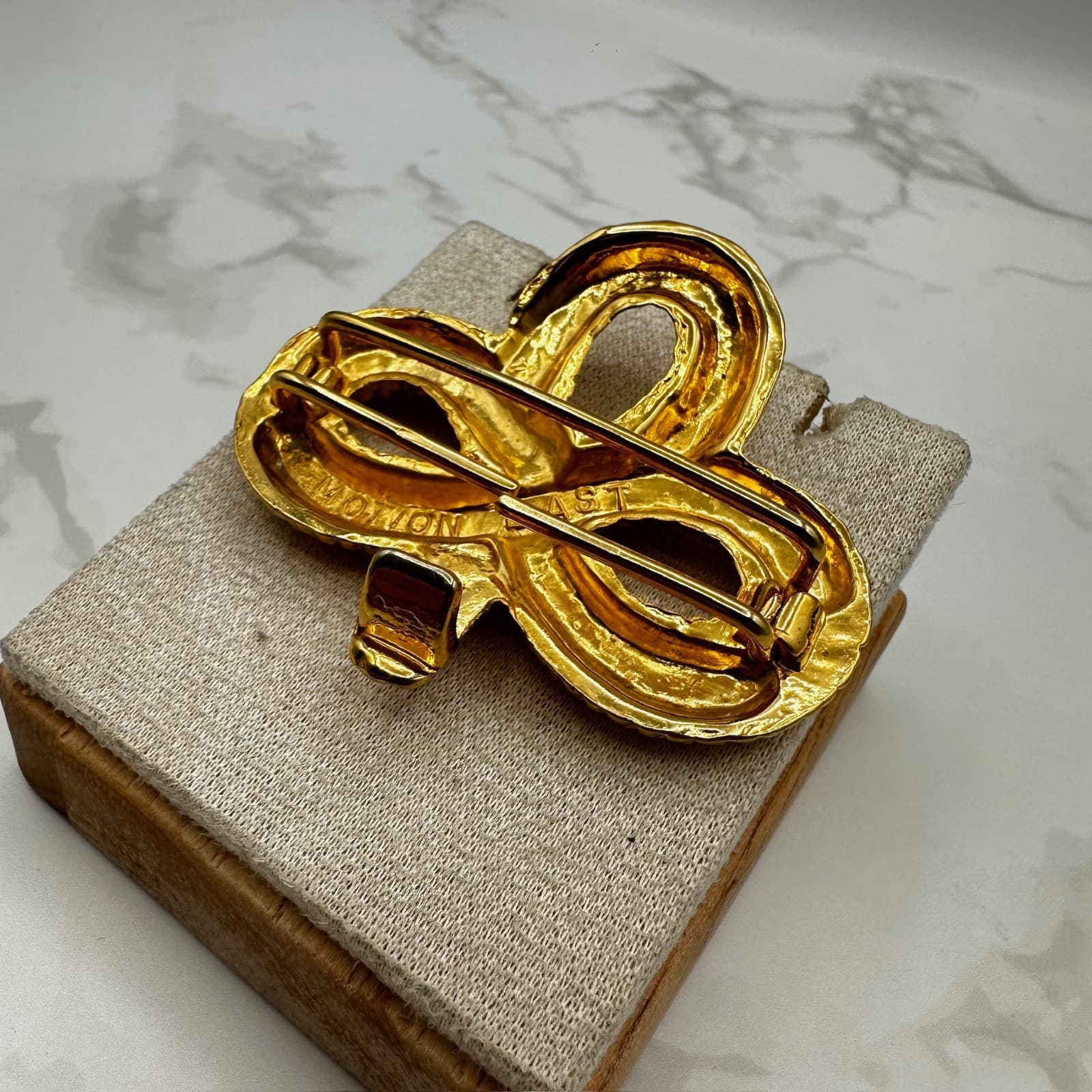 Vintage Motion East Gold-Tone Pretzel Motif Classic Western Retro Belt Buckle - Thumbnail 4