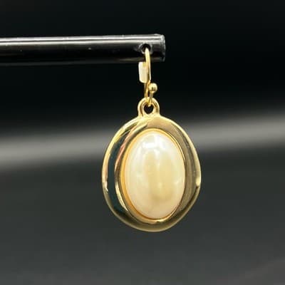 Vintage Gold Oval Drop Earrings w/ Faux Pearl Center – Classic 80s Glam - Thumbnail 3