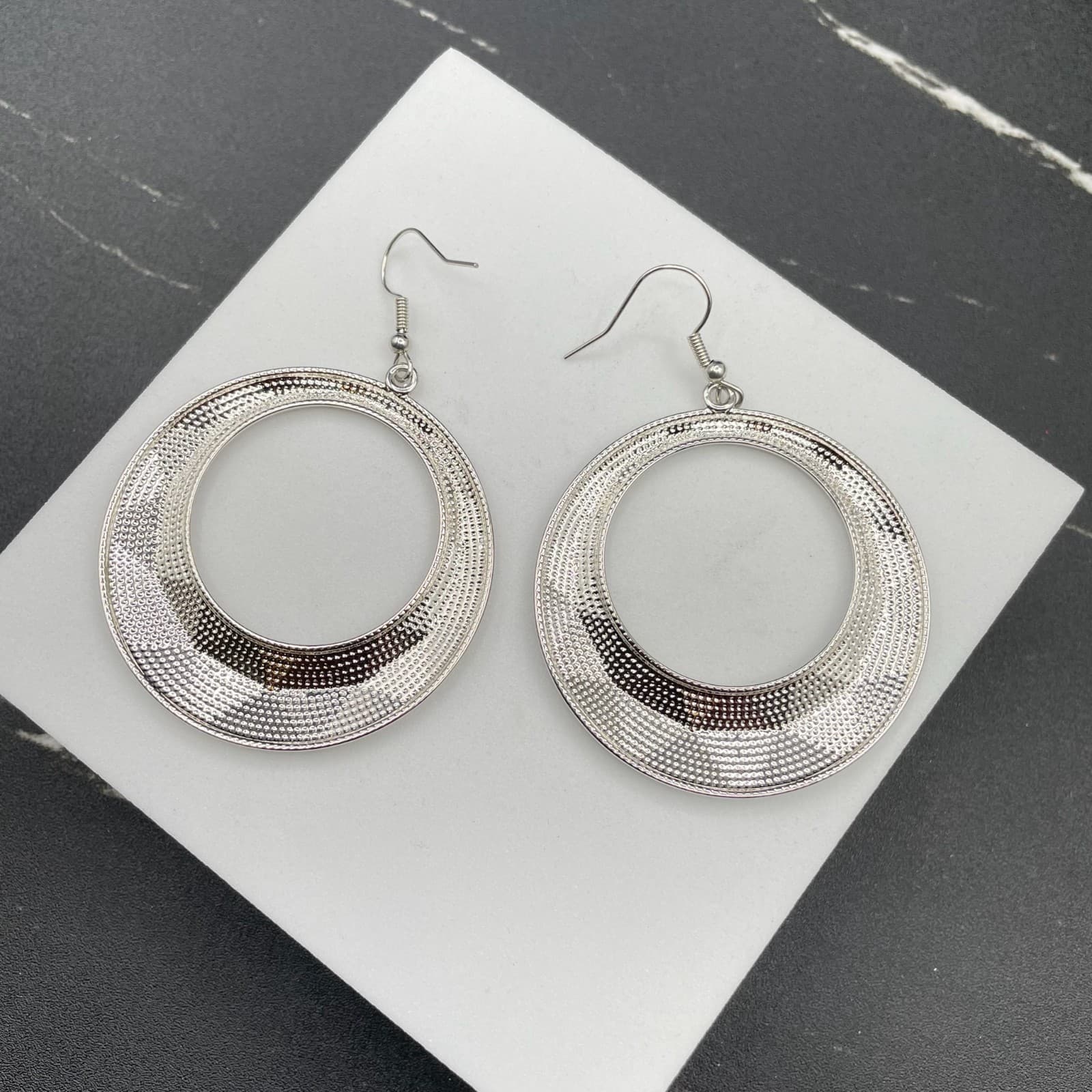 Silver-Tone Classic Fashion Geometric Stippled Faceted Hoop French Hook Earrings - Thumbnail 3