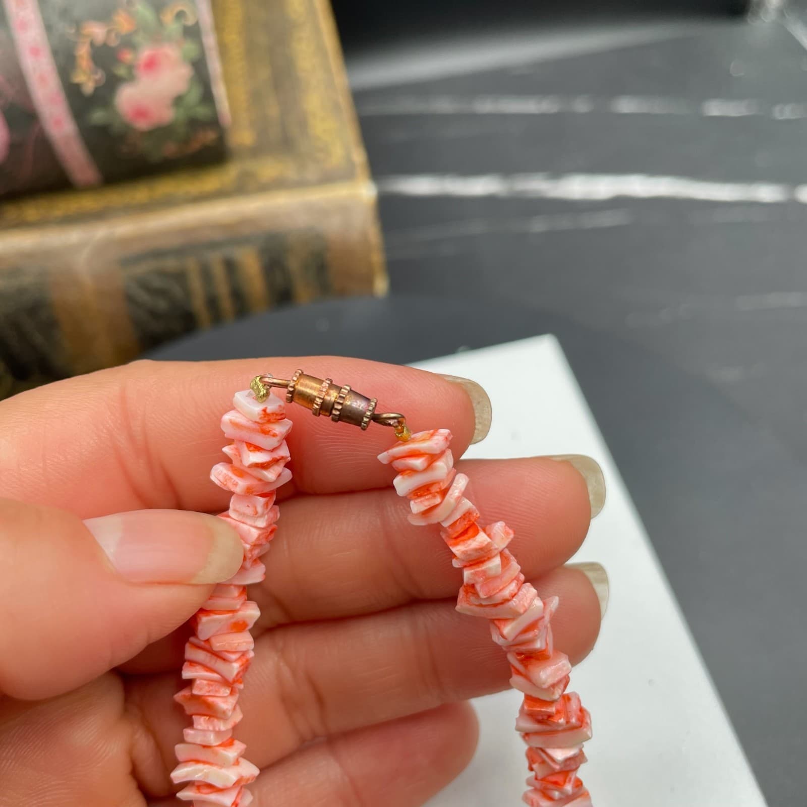 Contemporary Classic Fashion Pink Chip Puka Shells Beaded Magnetic Bracelet - Thumbnail 4