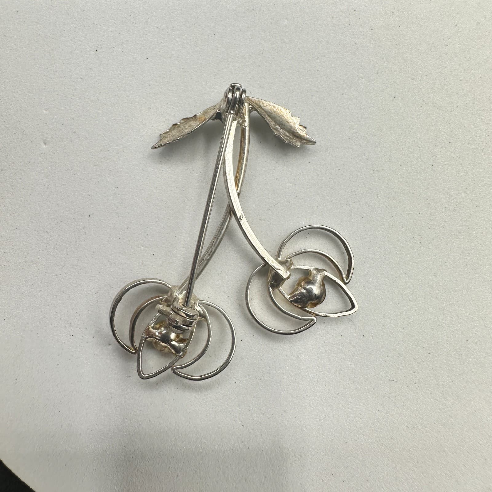 Vintage Silver tone Floral Brooch With Blue Rhinestones Or Sapphires Fashion - Thumbnail 4