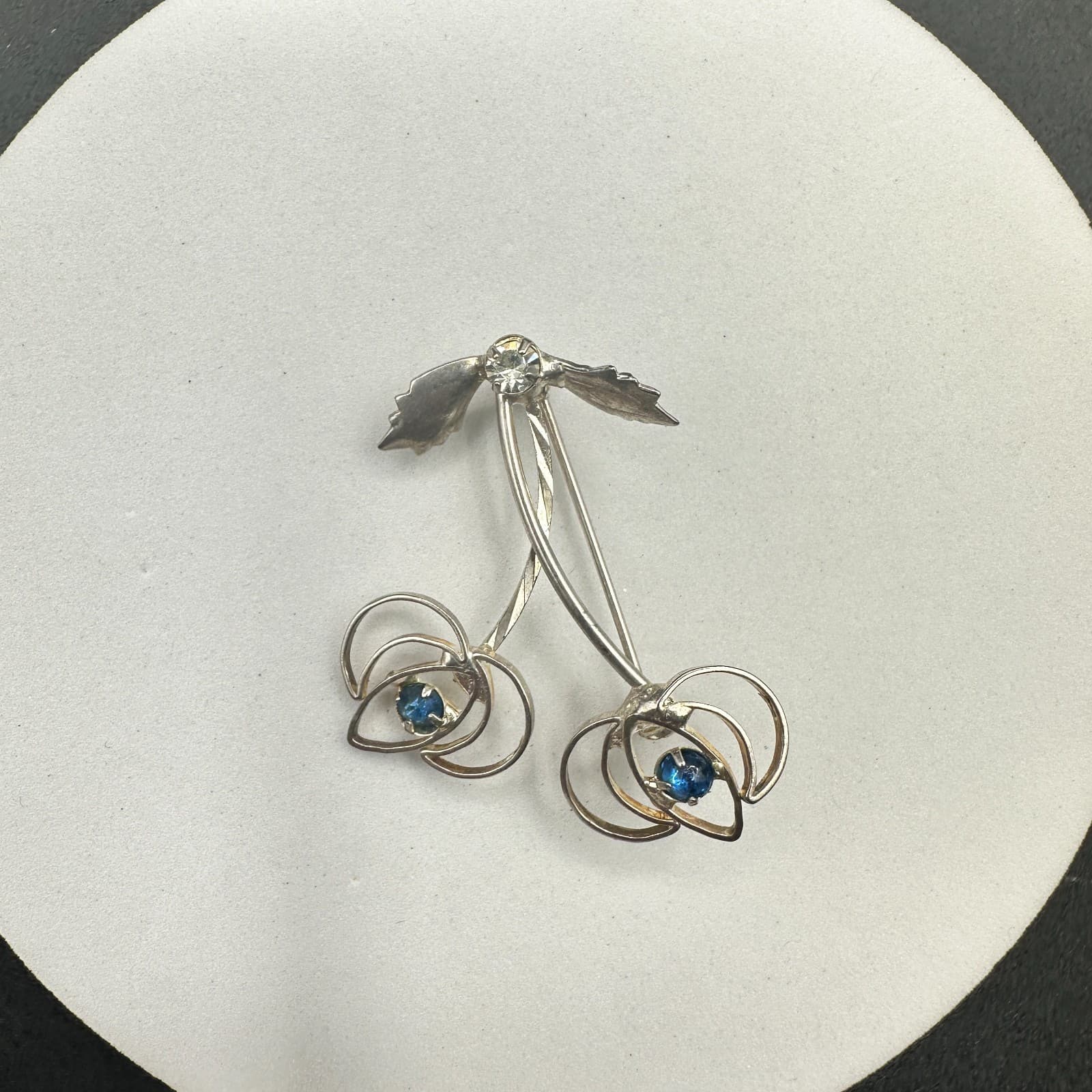 Vintage Silver tone Floral Brooch With Blue Rhinestones Or Sapphires Fashion - Thumbnail 2