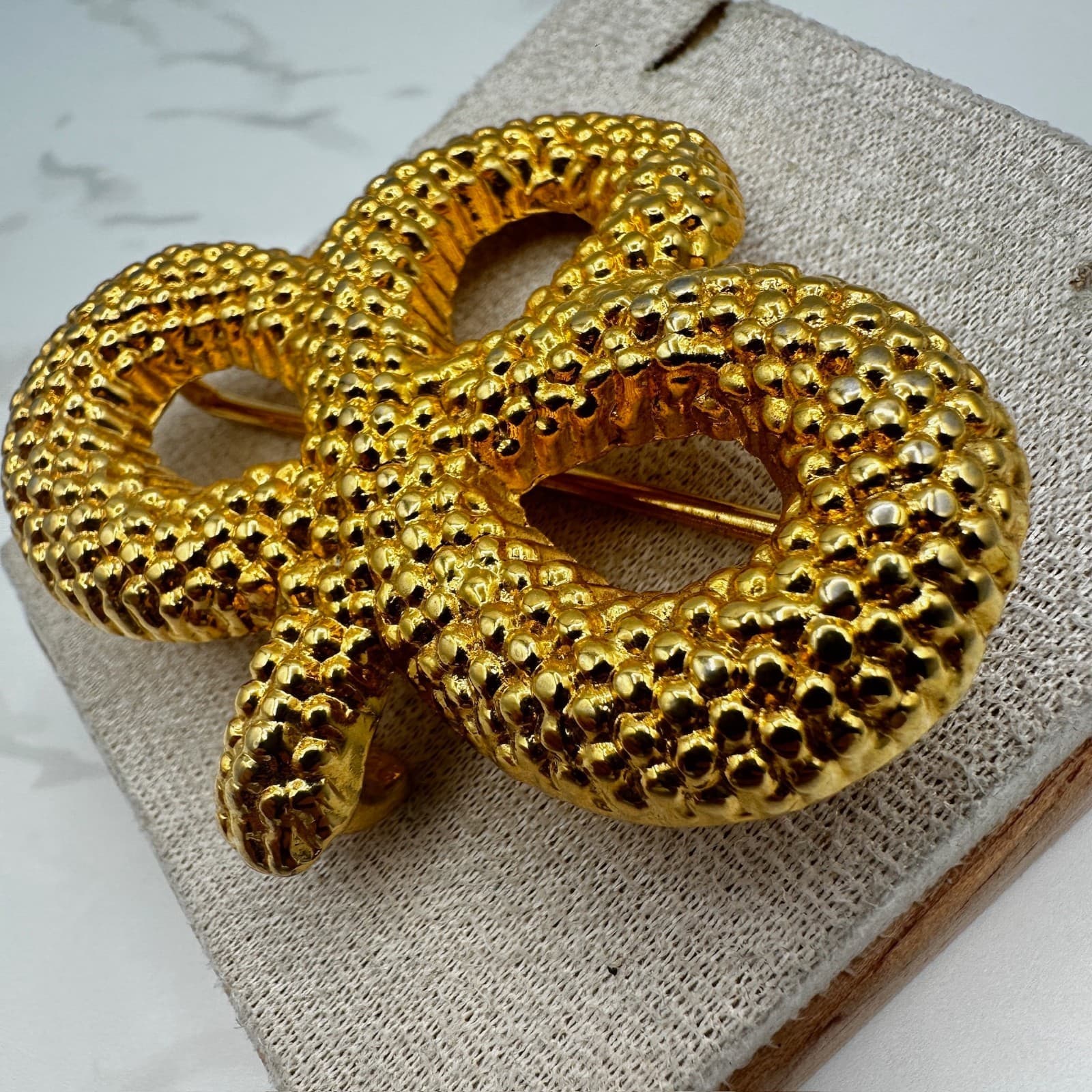 Vintage Motion East Gold-Tone Pretzel Motif Classic Western Retro Belt Buckle - Thumbnail 3