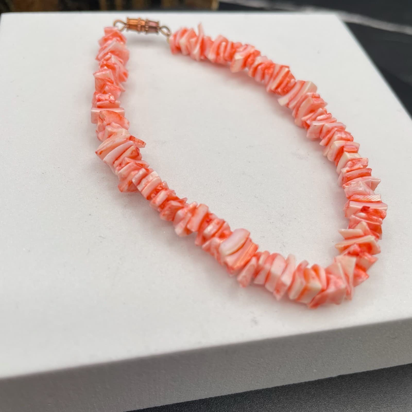 Contemporary Classic Fashion Pink Chip Puka Shells Beaded Magnetic Bracelet - Thumbnail 3