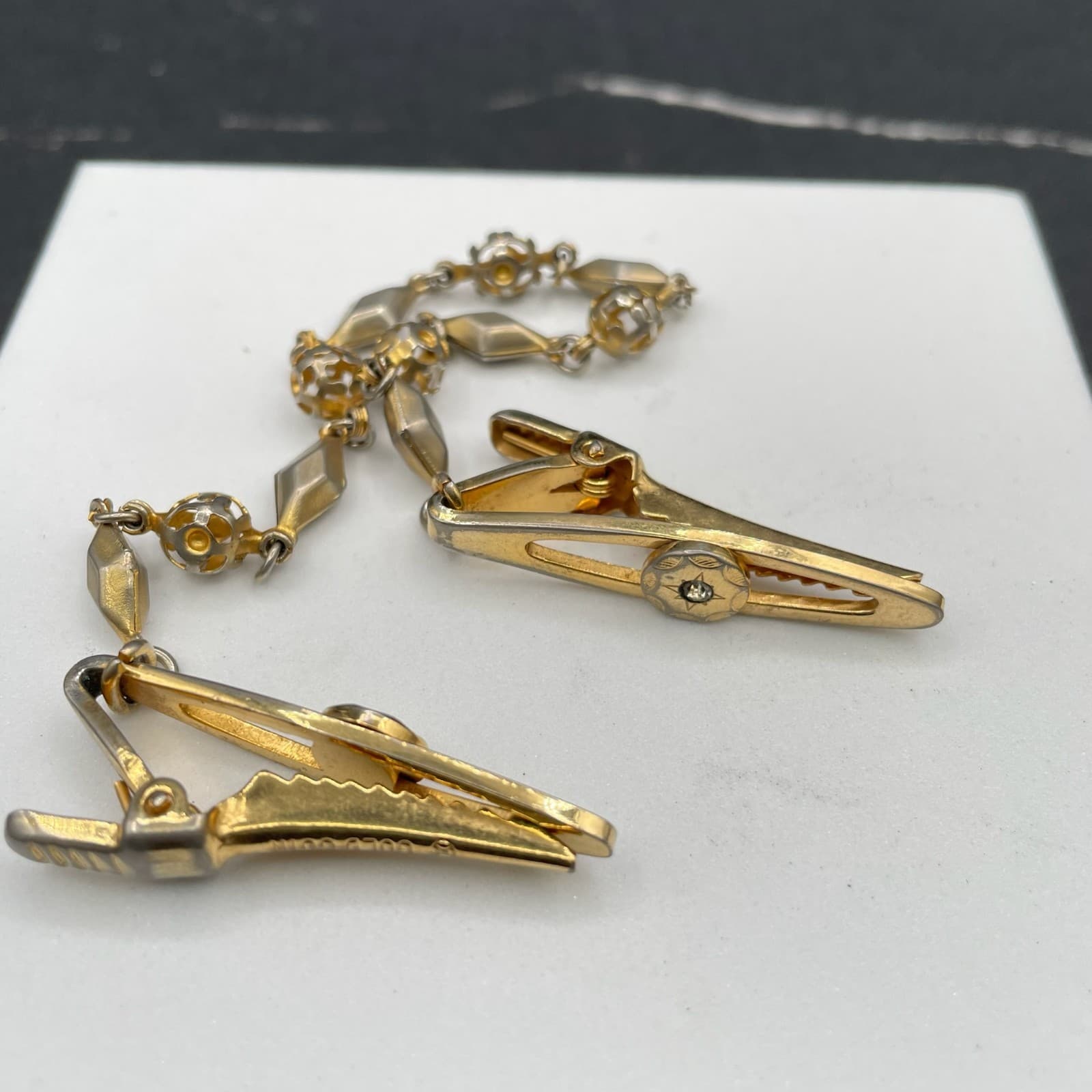 Vintage Gold-Tone Classic Retro Women's Alligator Ornate Clips Sweater Guard - Thumbnail 8