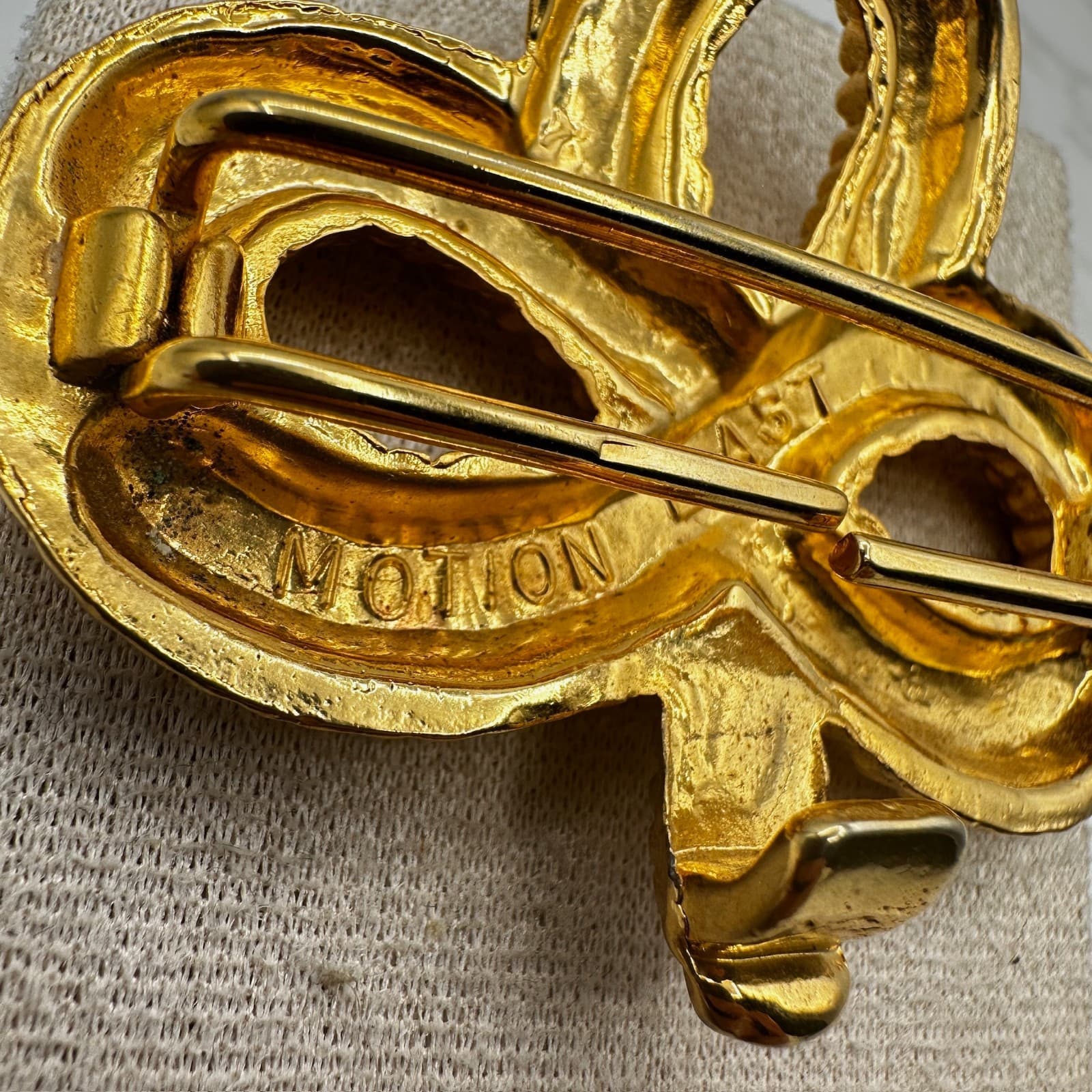 Vintage Motion East Gold-Tone Pretzel Motif Classic Western Retro Belt Buckle - Thumbnail 6