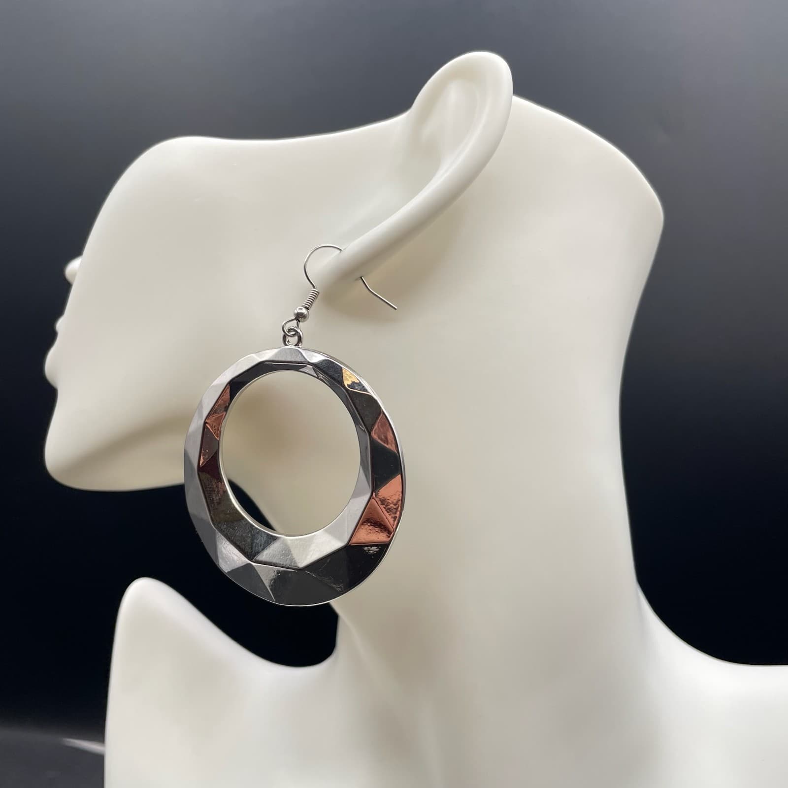 Silver-Tone Classic Fashion Geometric Stippled Faceted Hoop French Hook Earrings - Thumbnail 6