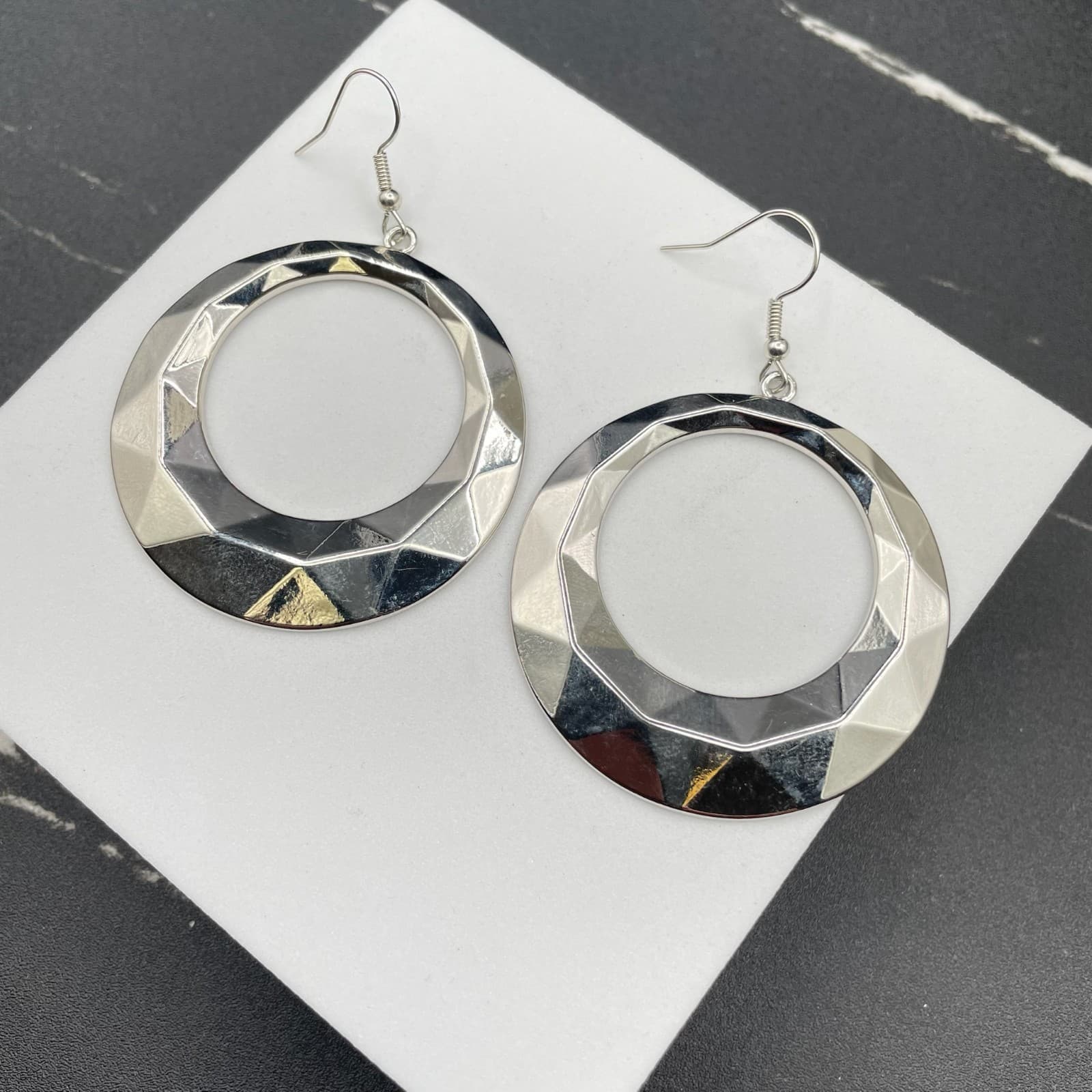 Silver-Tone Classic Fashion Geometric Stippled Faceted Hoop French Hook Earrings - Thumbnail 4