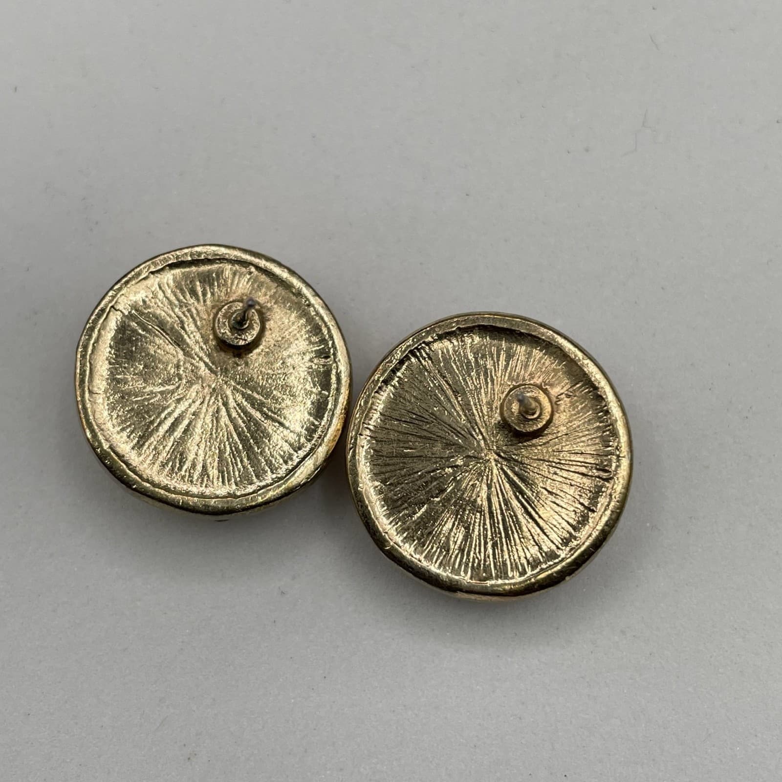 Classic Gold-Tone Star-Motif Rhinestone-Embellished Cabochon Halo Stud Earrings - Thumbnail 3