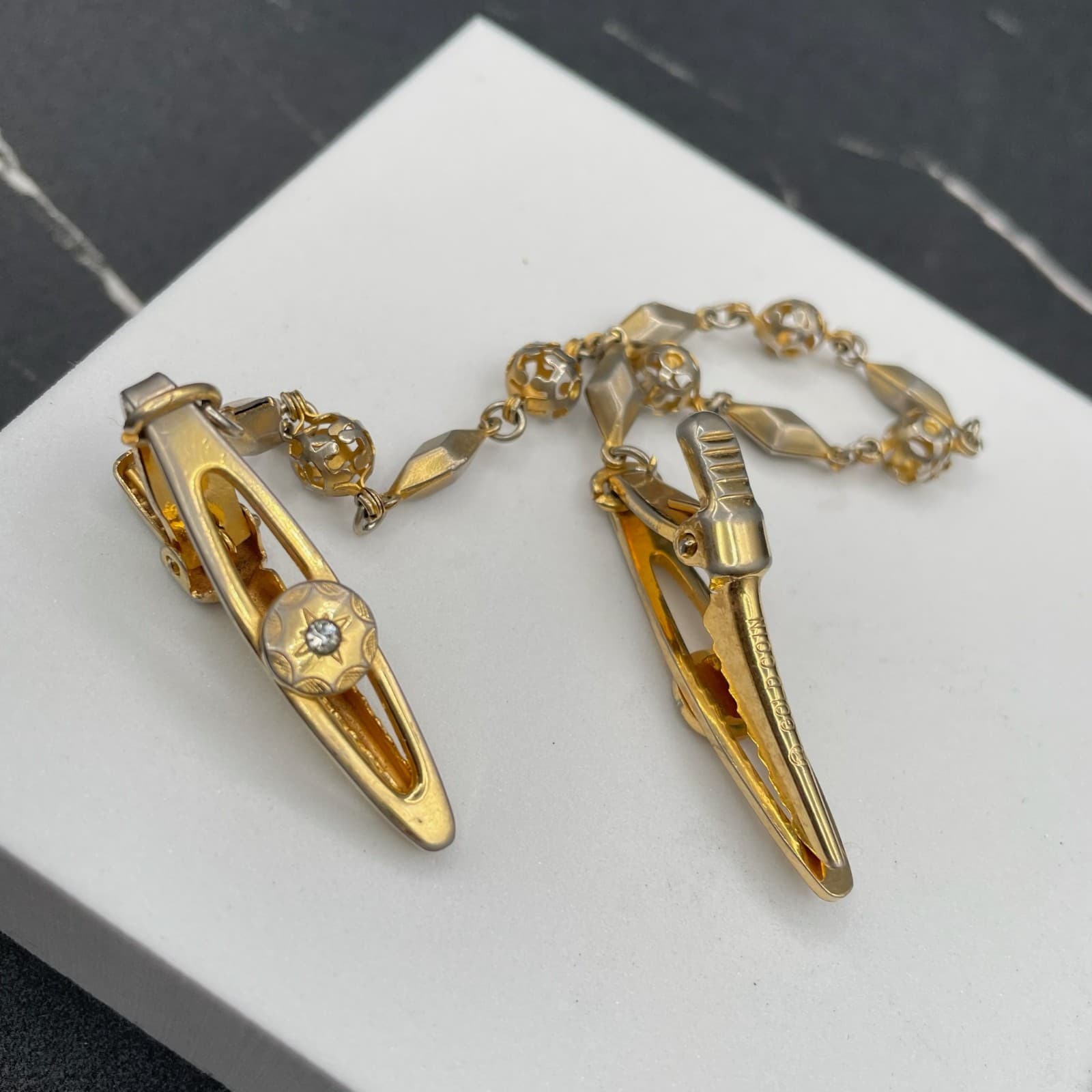 Vintage Gold-Tone Classic Retro Women's Alligator Ornate Clips Sweater Guard - Thumbnail 5