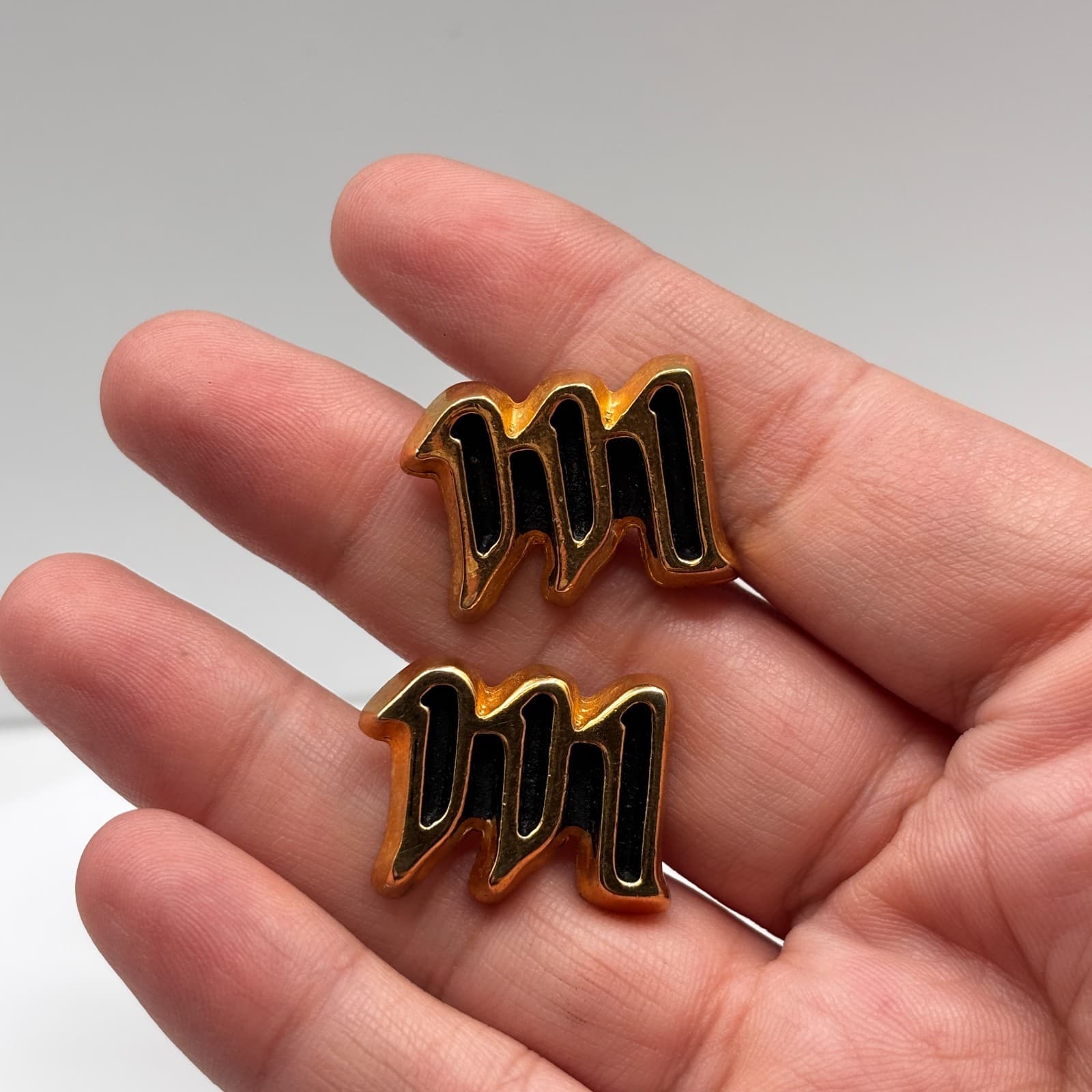 Vintage Men's Gold Tone Black Enamel Initial Letter Monogram Cufflinks - Thumbnail 10