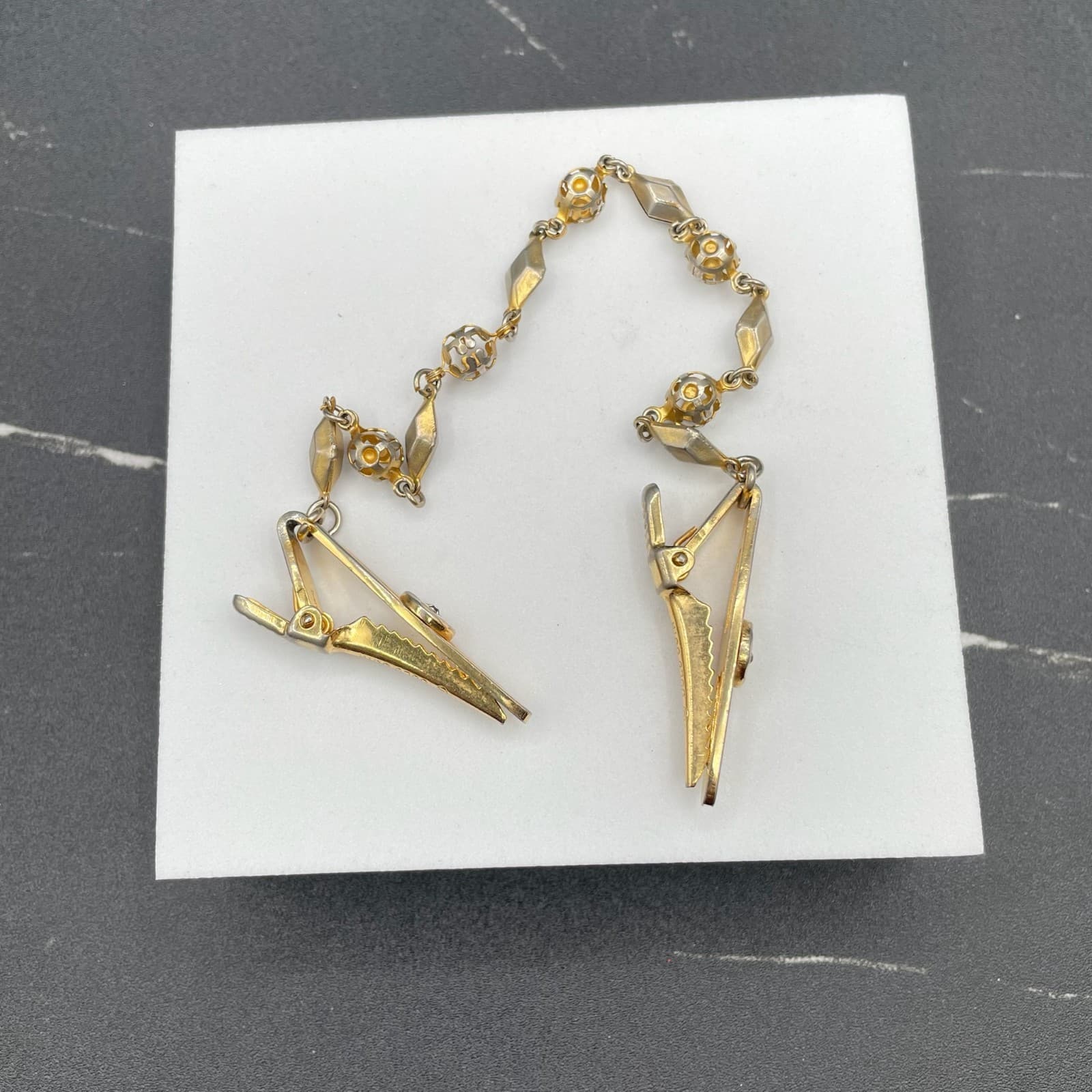 Vintage Gold-Tone Classic Retro Women's Alligator Ornate Clips Sweater Guard - Thumbnail 2