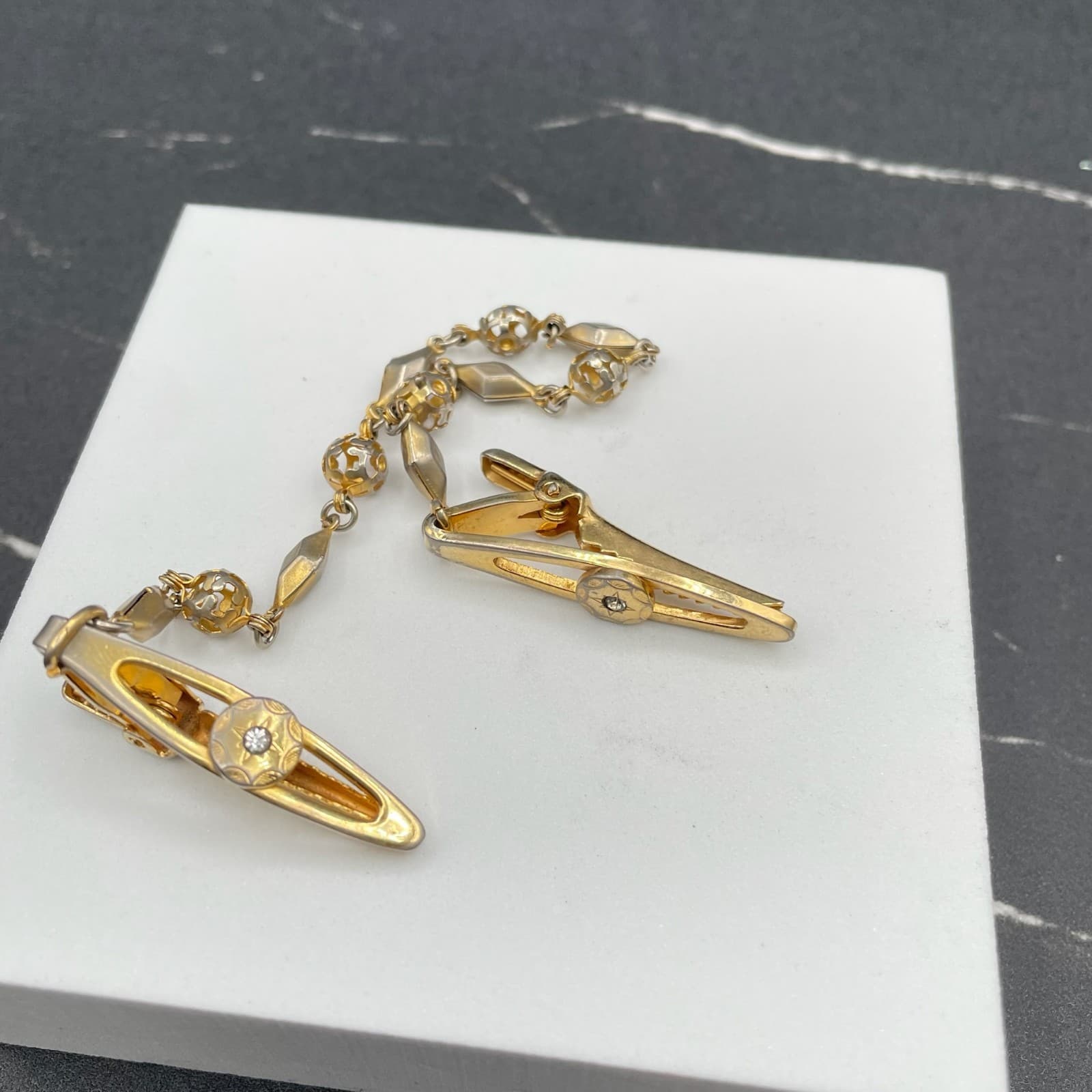 Vintage Gold-Tone Classic Retro Women's Alligator Ornate Clips Sweater Guard - Thumbnail 6