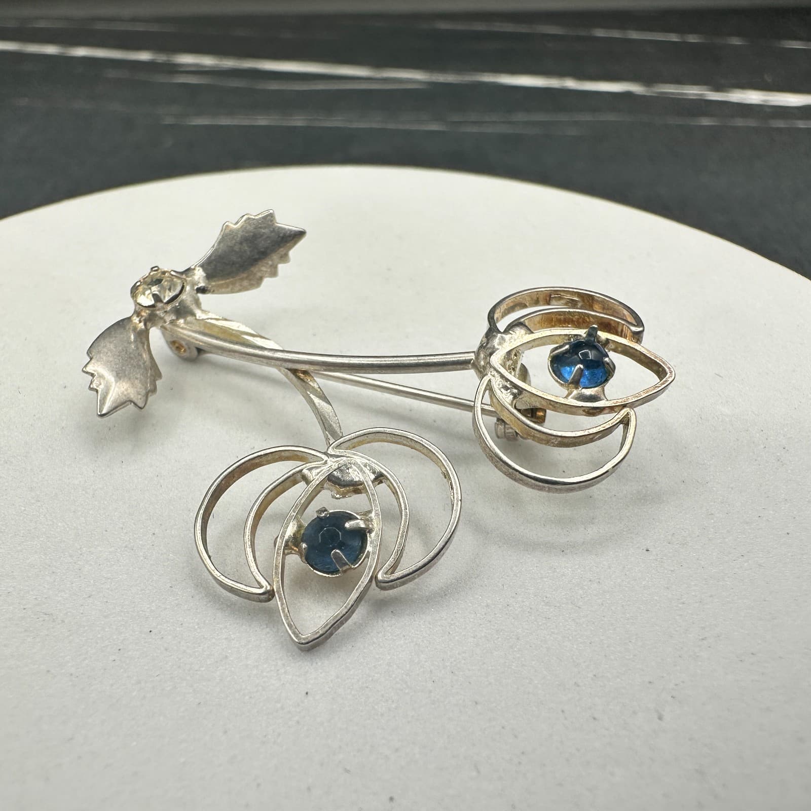 Vintage Silver tone Floral Brooch With Blue Rhinestones Or Sapphires Fashion - Thumbnail 7