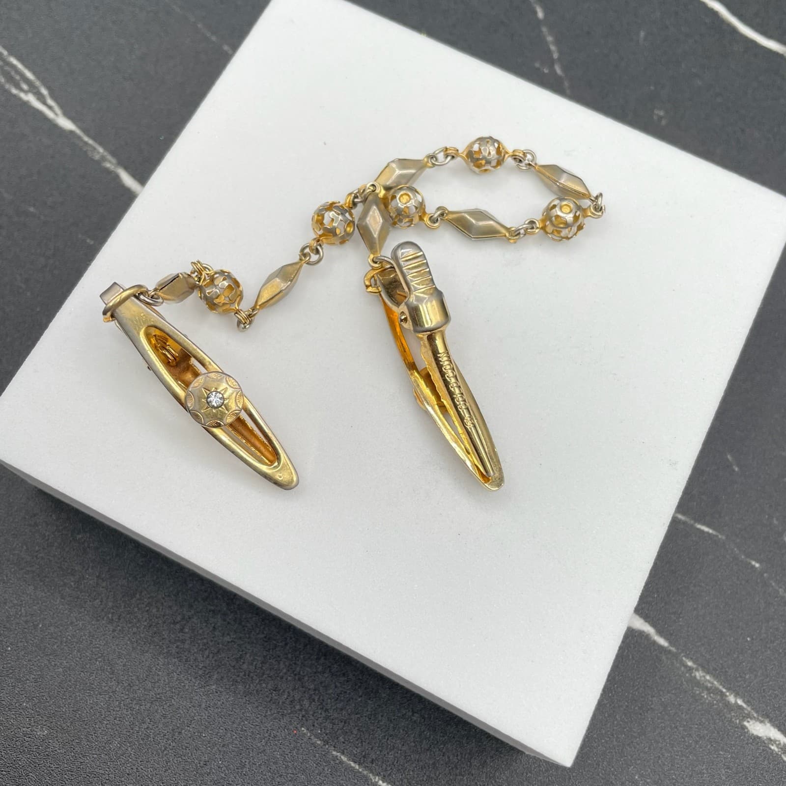 Vintage Gold-Tone Classic Retro Women's Alligator Ornate Clips Sweater Guard - Thumbnail 4