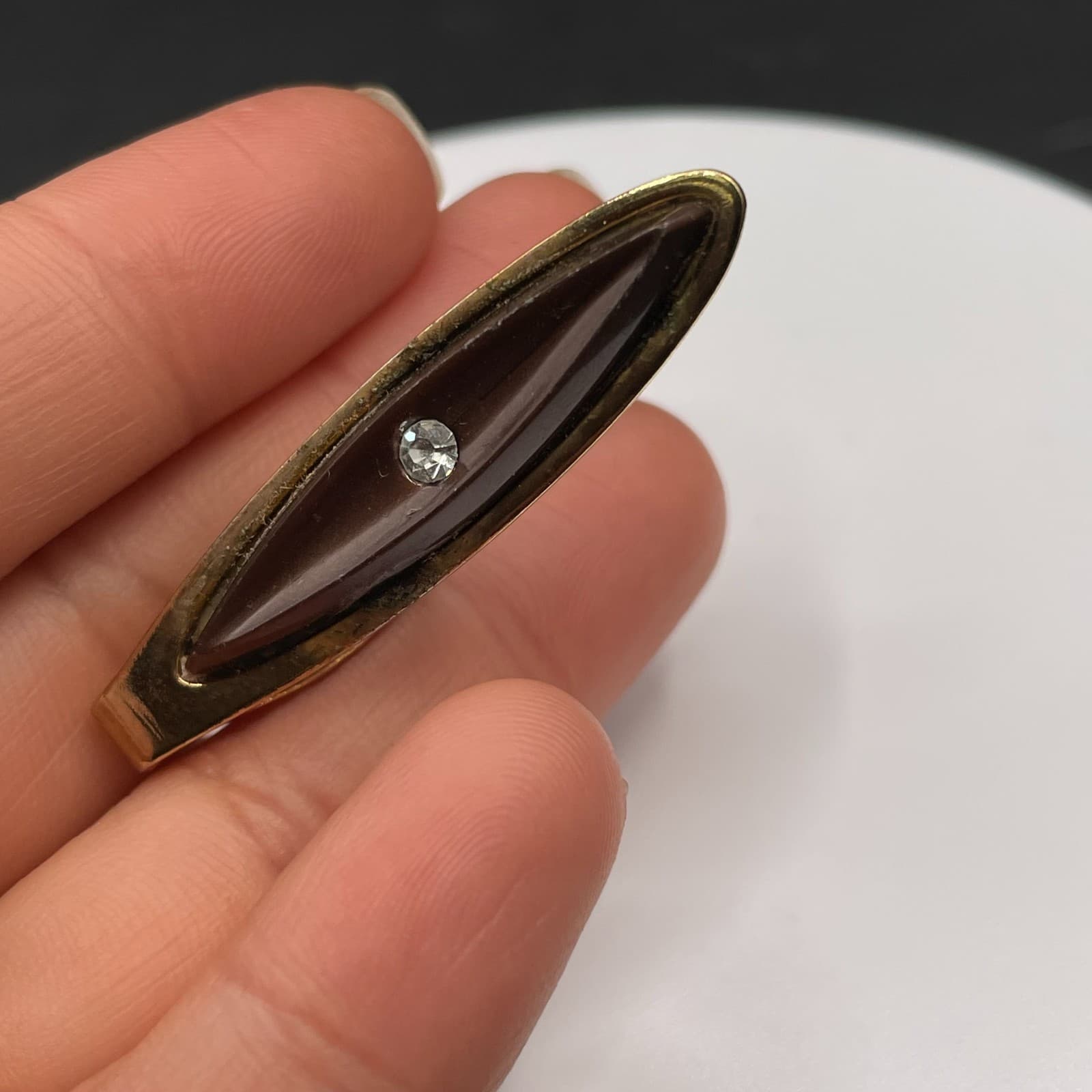 VTG Gold Tone Tie Clip Bar Dark Brown Resin Inlay Rhinestone Mid Century Style - Thumbnail 6