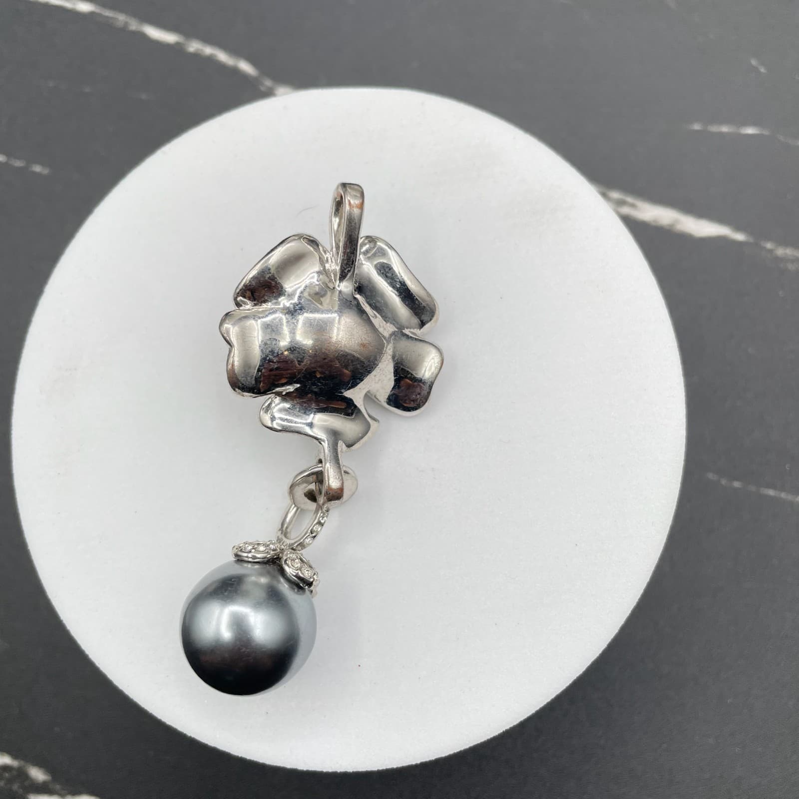 Classic Silver-Tone Floral Pave Crystal Embellished Black Dangling Pearl Pendant - Thumbnail 2