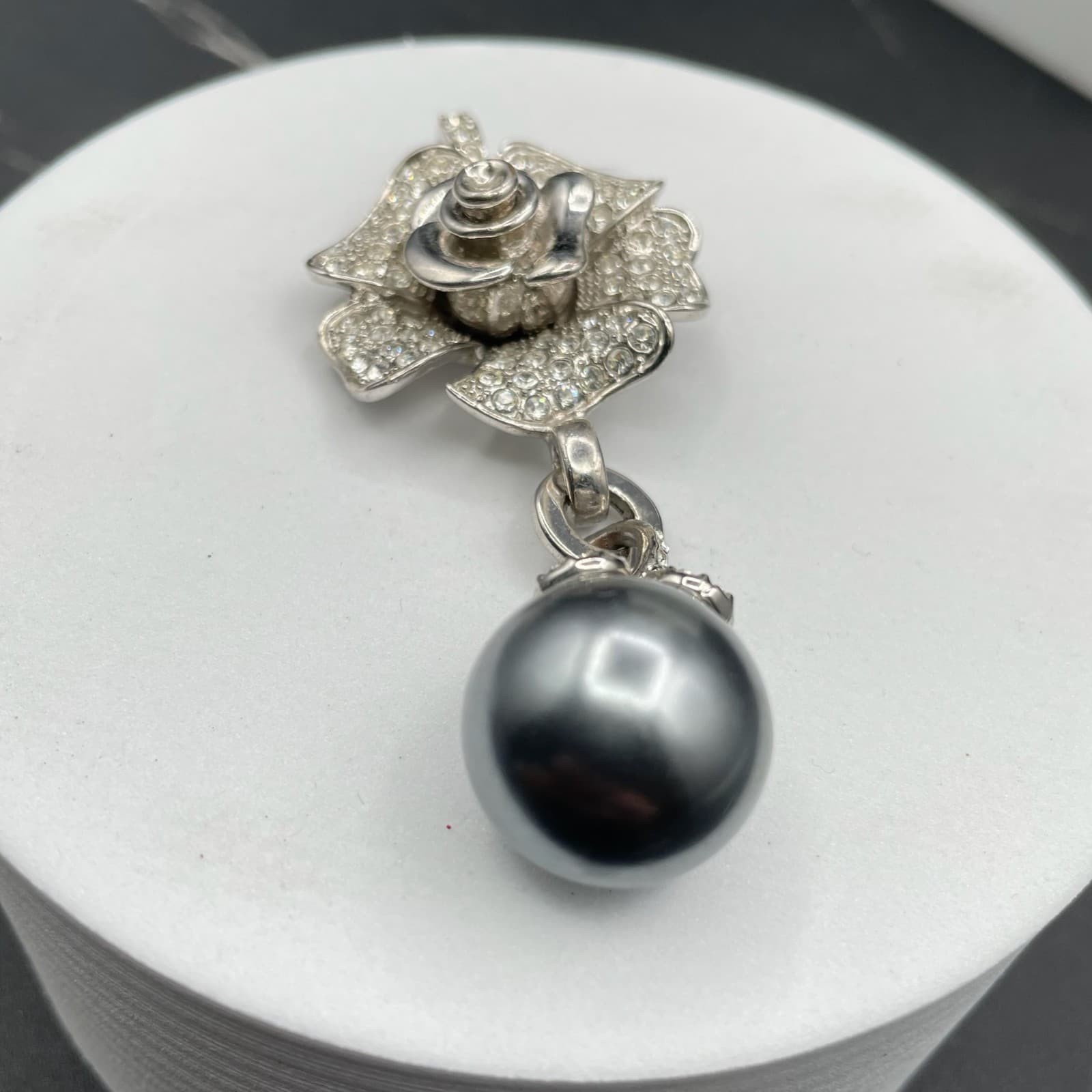 Classic Silver-Tone Floral Pave Crystal Embellished Black Dangling Pearl Pendant - Thumbnail 5
