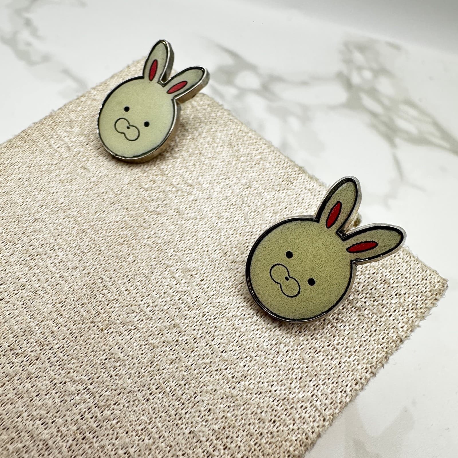 Vintage Adorable Bunny Rabbit Stud Earrings Animal Green Red Face Ears Tora and - Thumbnail 3