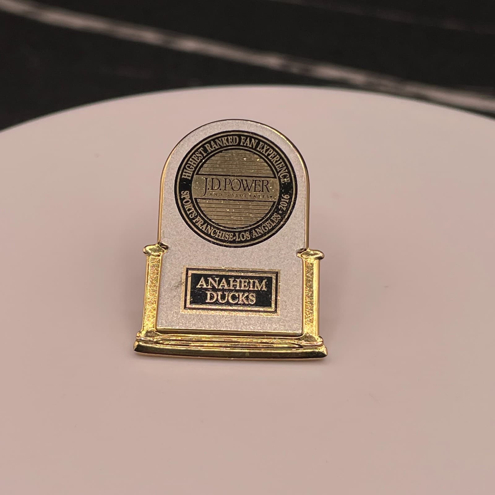 Vintage Anaheim Ducks 2016 J.D. Power Highest Ranked Fan Experience Pin - Thumbnail 5