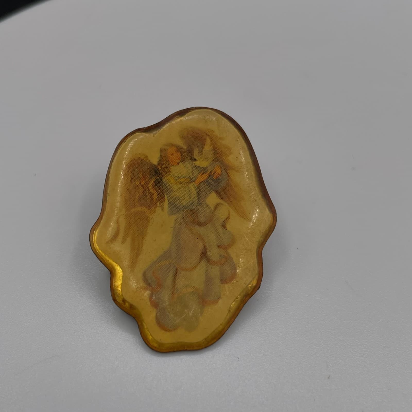 VTG Angel Lapel BroochPin Cherub Guardian Religious Icon Resin Gold Tone - Thumbnail 2