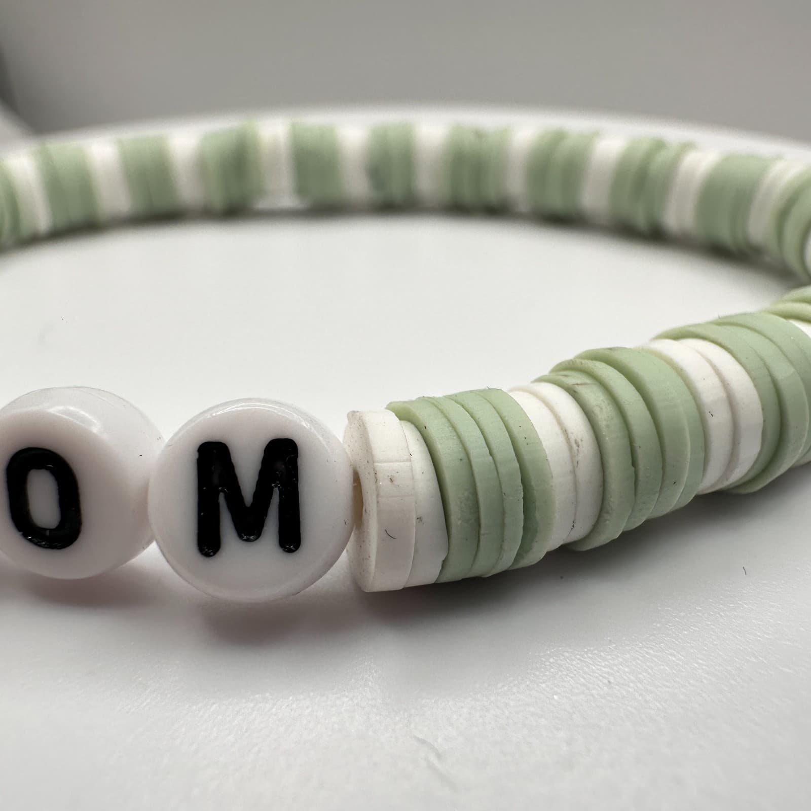 Vintage Y2K Sage Green & White Heishi Bead MOM Bracelet Boho Stretch Jewelry - Thumbnail 3
