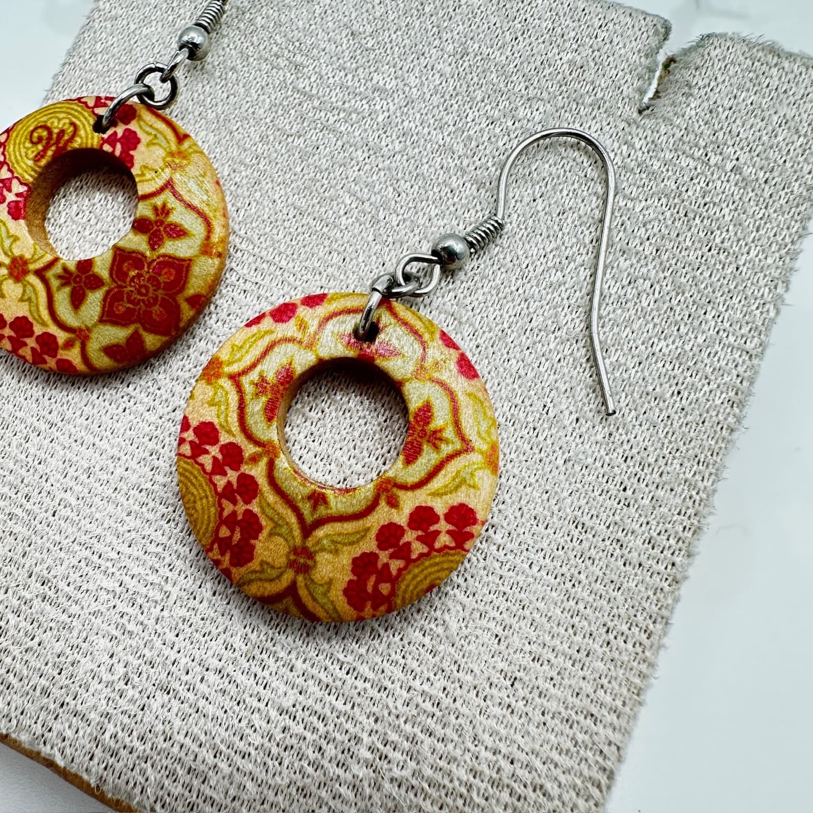 Vintage Disney Boho Red Floral Wood Dangle Earrings Open Circle Folk Art Moana - Thumbnail 5