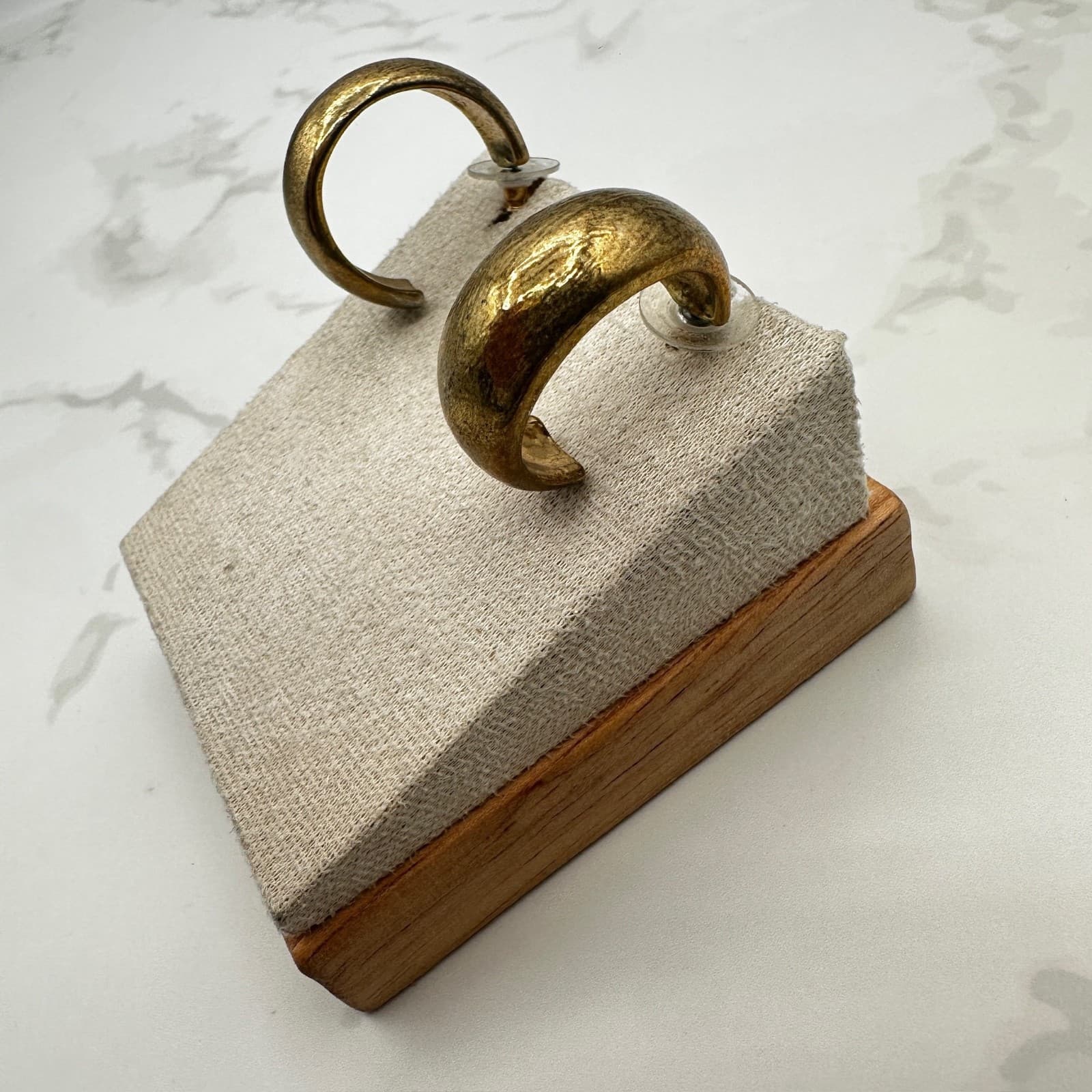 Vintage Chico's Textured Gold Tone Hoop Earrings Pierced Post Back Y2K Chunky - Thumbnail 2