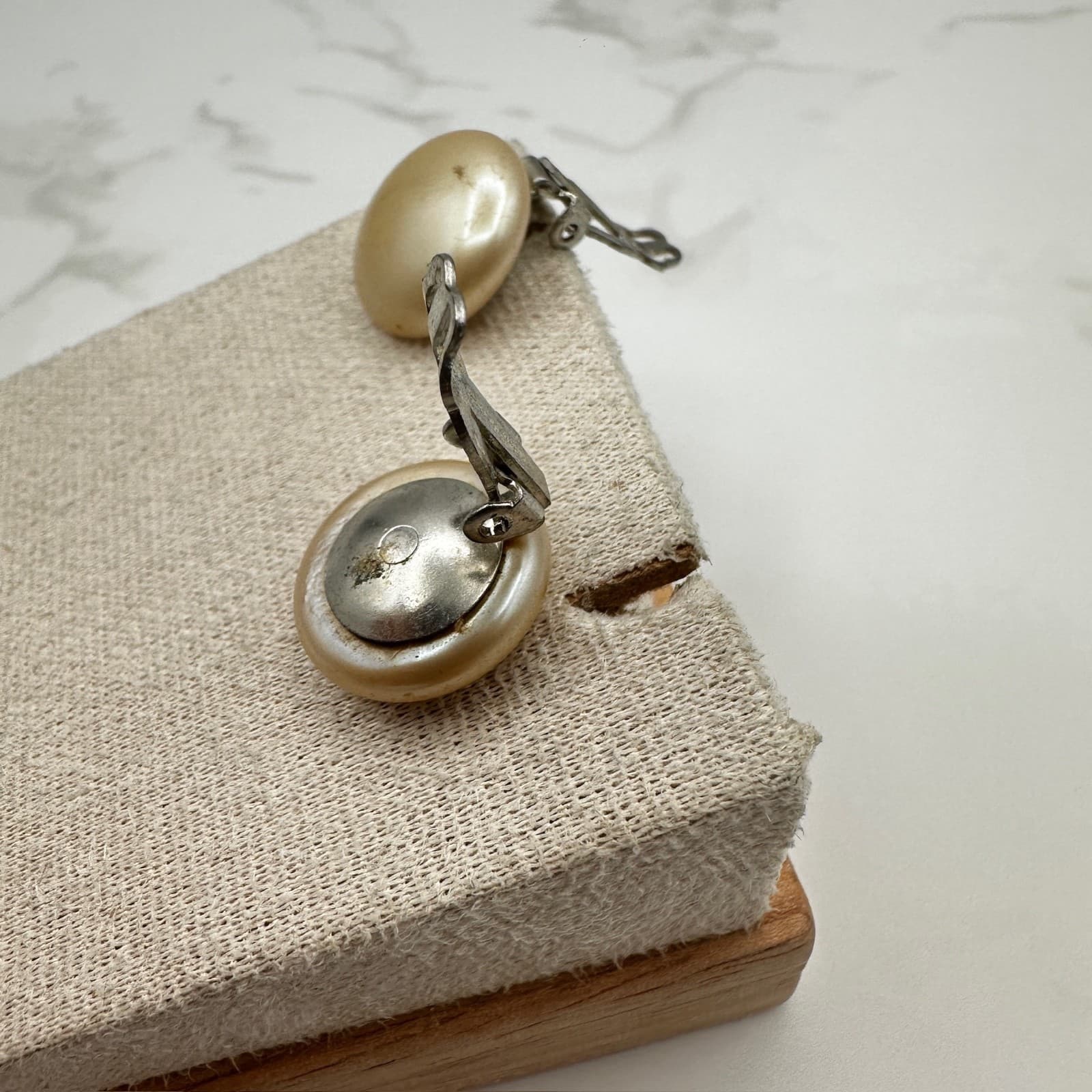 Vintage Gold Tone Faux Pearl Domed Button Clip On Earrings Classic Glam Chunky - Thumbnail 5