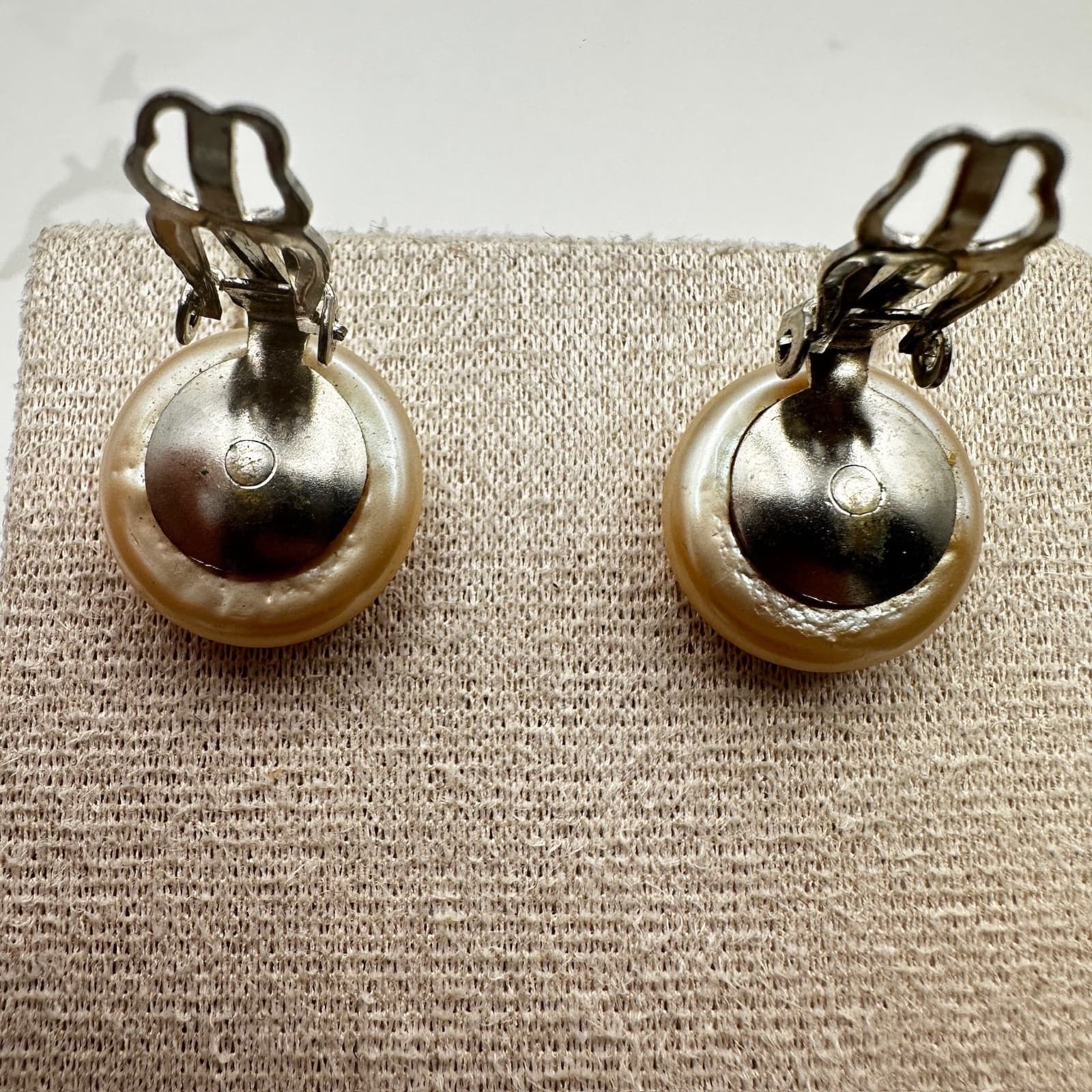 Vintage Gold Tone Faux Pearl Domed Button Clip On Earrings Classic Glam Chunky - Thumbnail 6