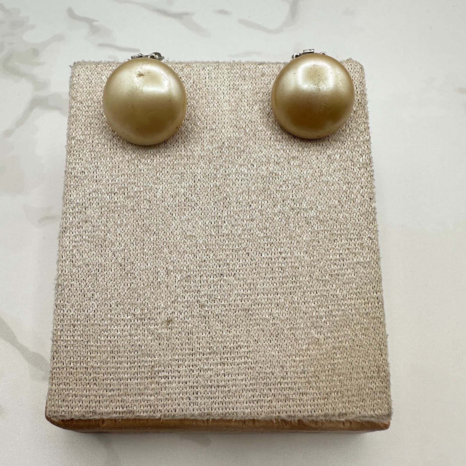 Vintage Gold Tone Faux Pearl Domed Button Clip On Earrings Classic Glam Chunky - Thumbnail 2