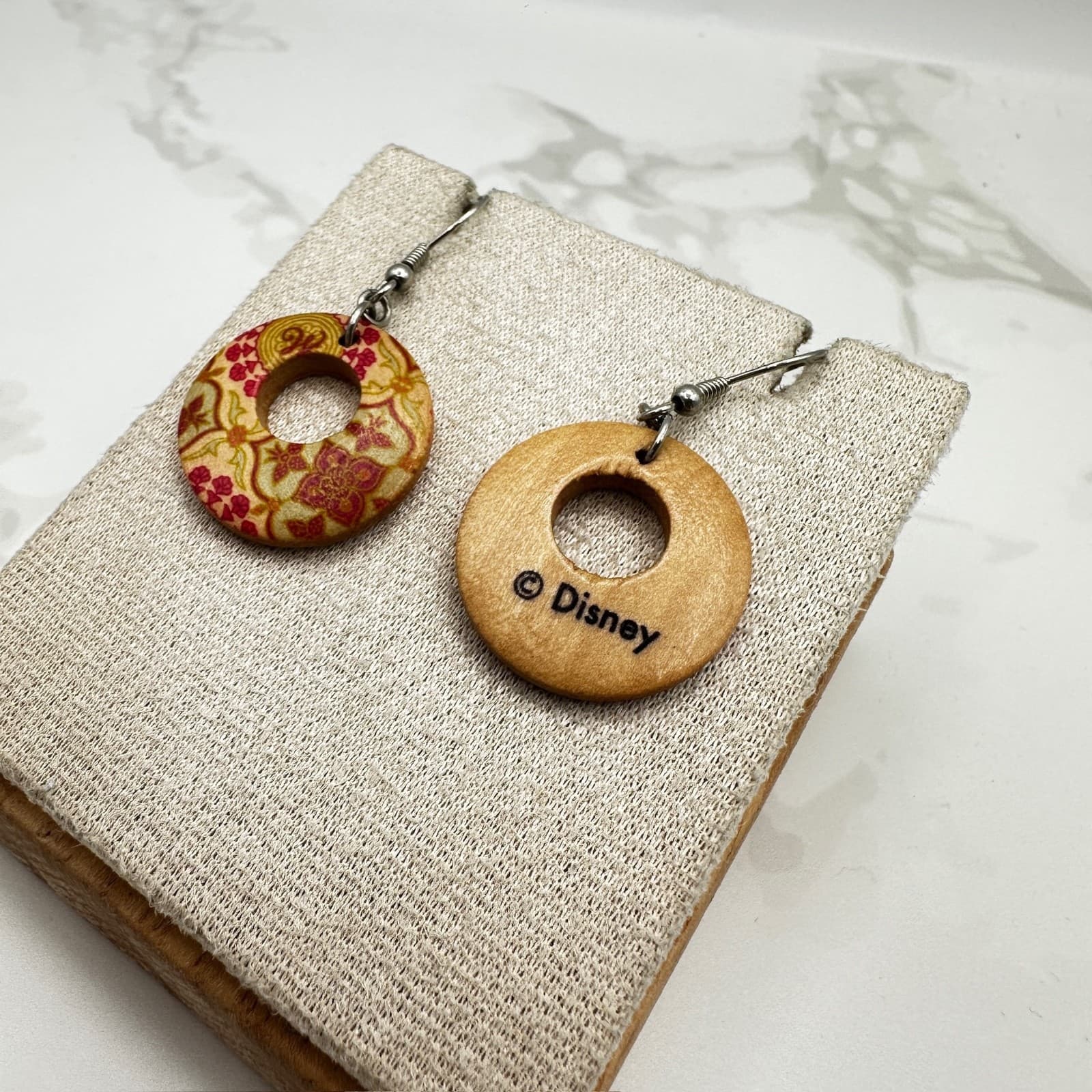 Vintage Disney Boho Red Floral Wood Dangle Earrings Open Circle Folk Art Moana - Thumbnail 4