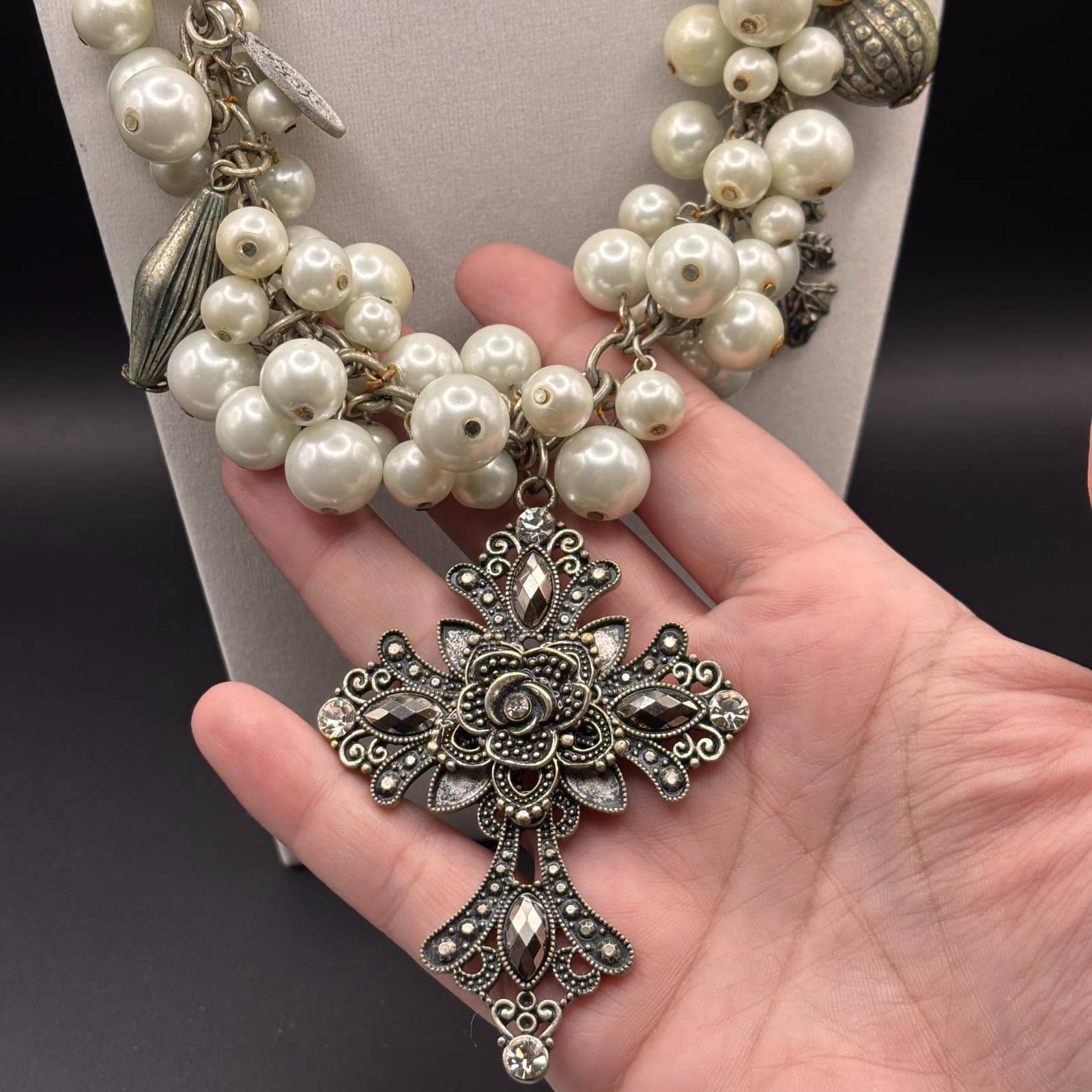 VTG Faux Pearl Cluster Statement Necklace Cross Pendant Silver Tone Toggle Clasp - Thumbnail 12