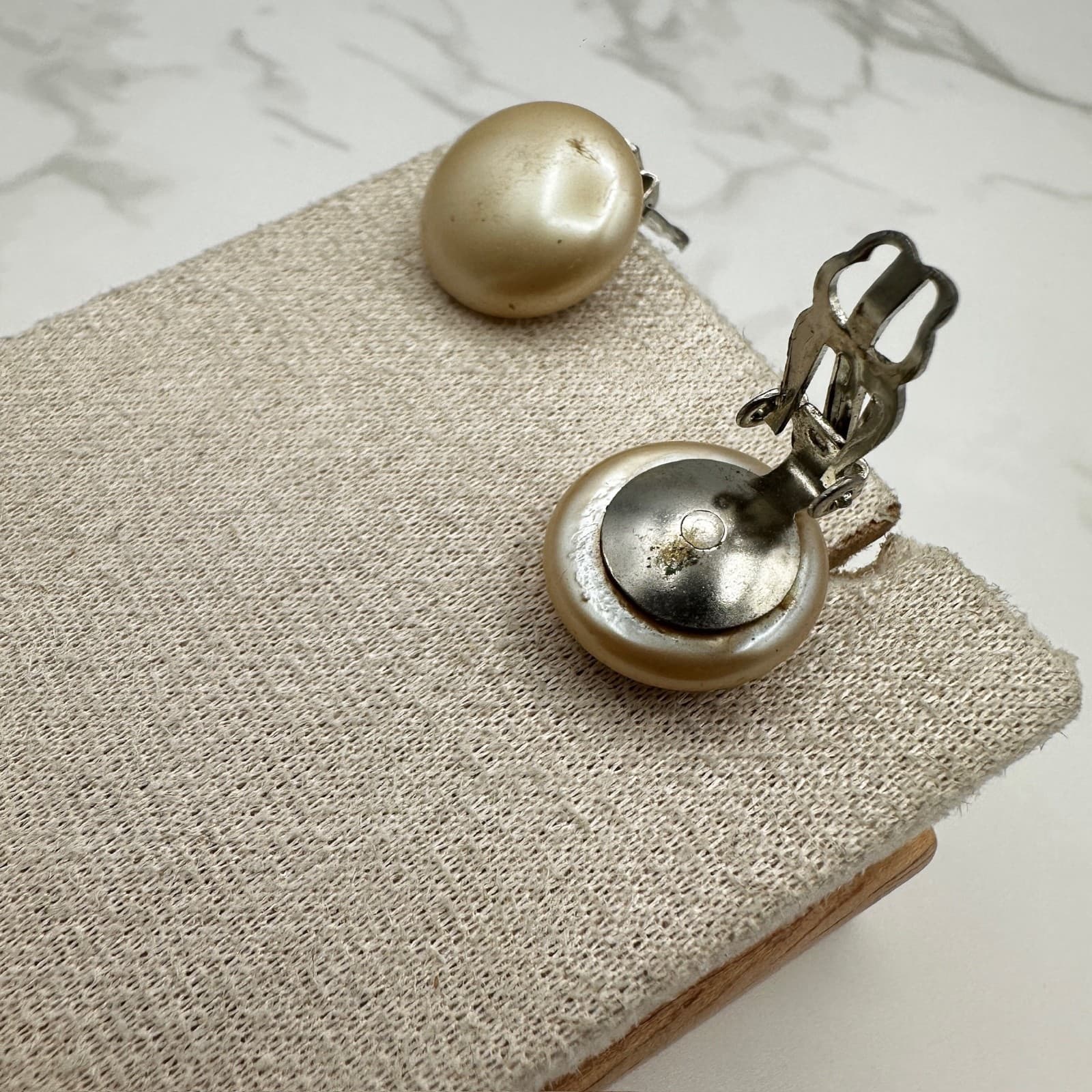 Vintage Gold Tone Faux Pearl Domed Button Clip On Earrings Classic Glam Chunky - Thumbnail 4
